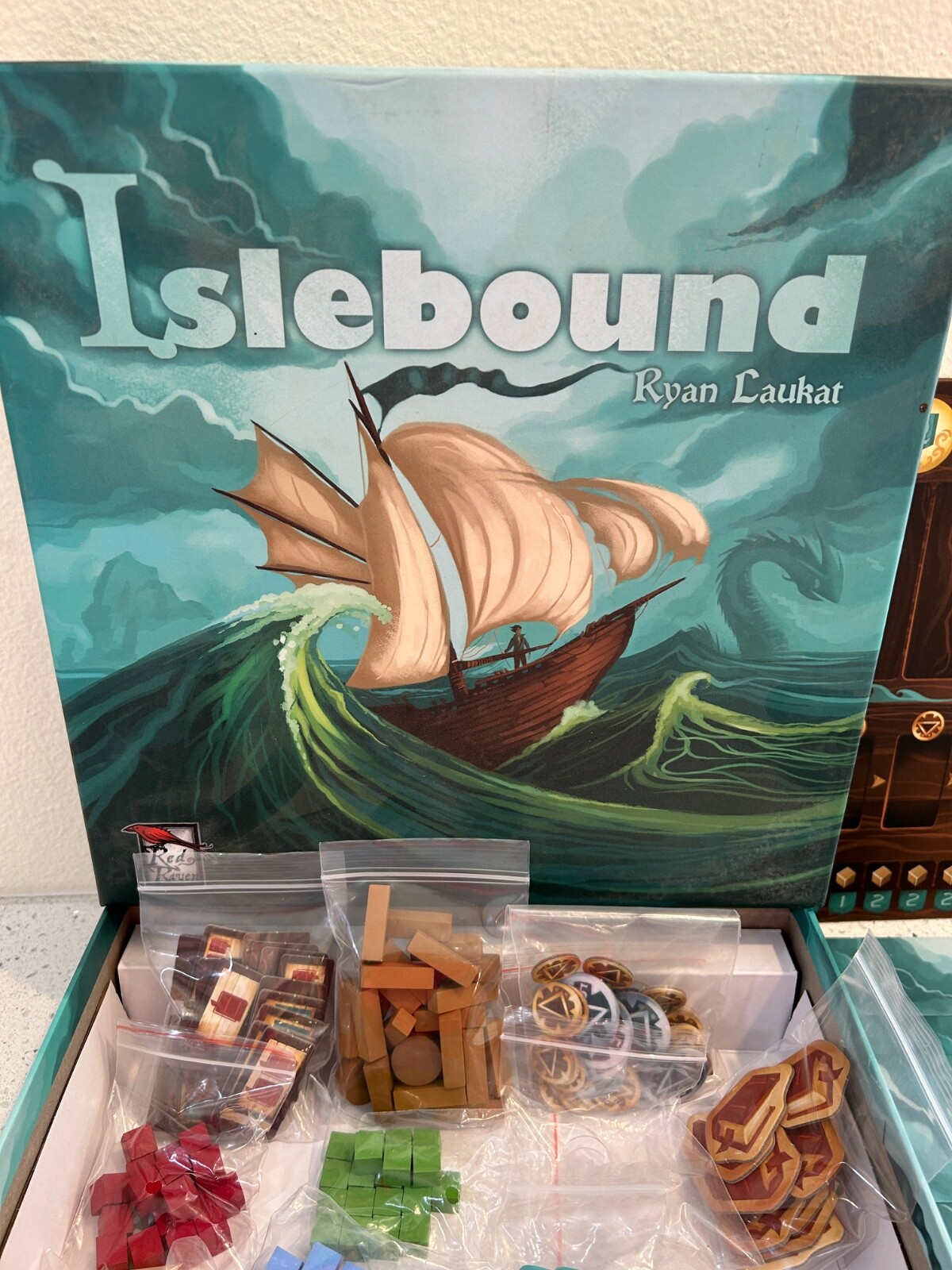 ISLEBOUND – Red Raven Games – Deluxe Strategy Board Game – Complete & NICE!