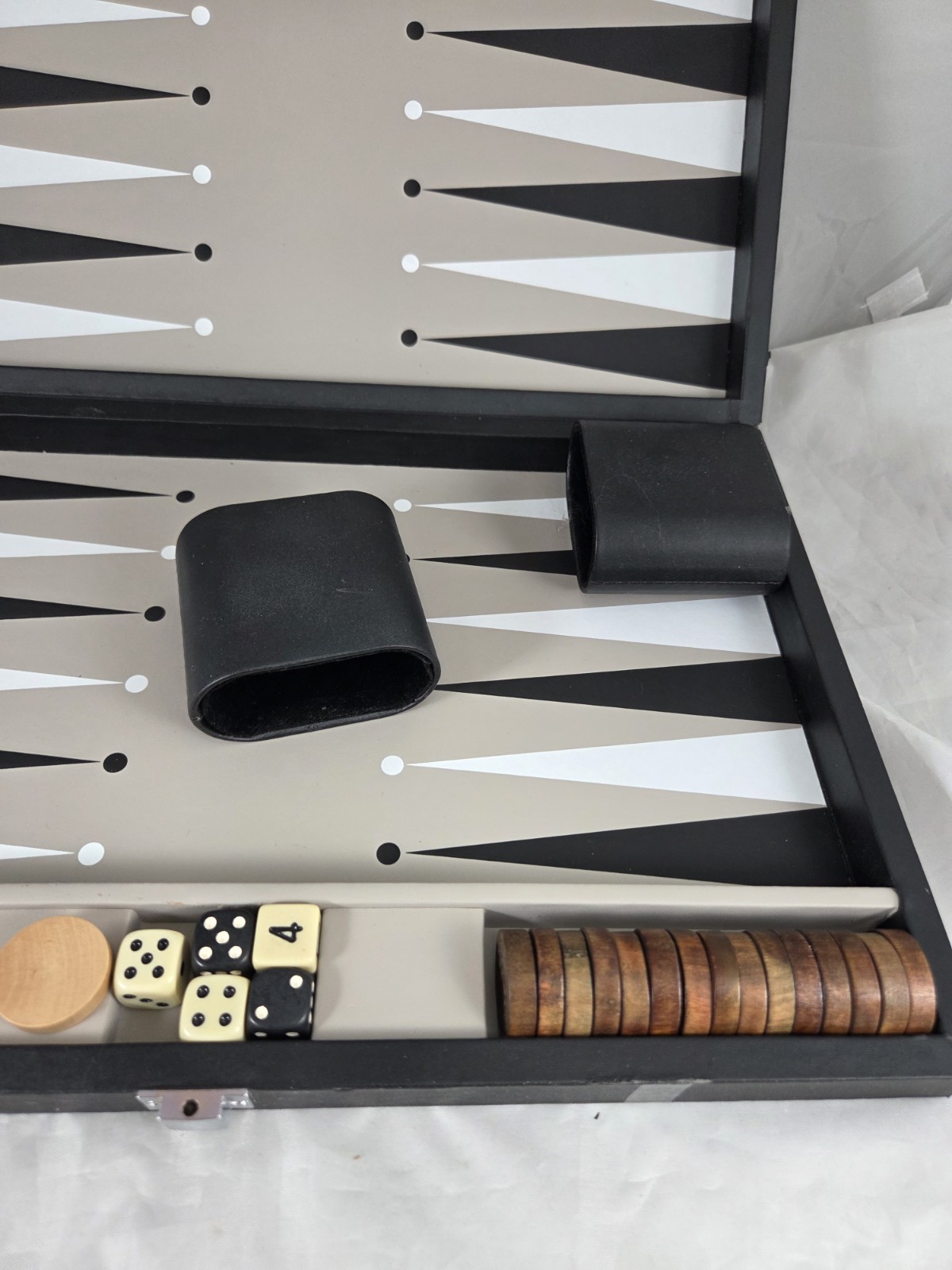 2013 CRATE AND BARREL black hard case Backgammon Travel Set, Wooden Playing Chip