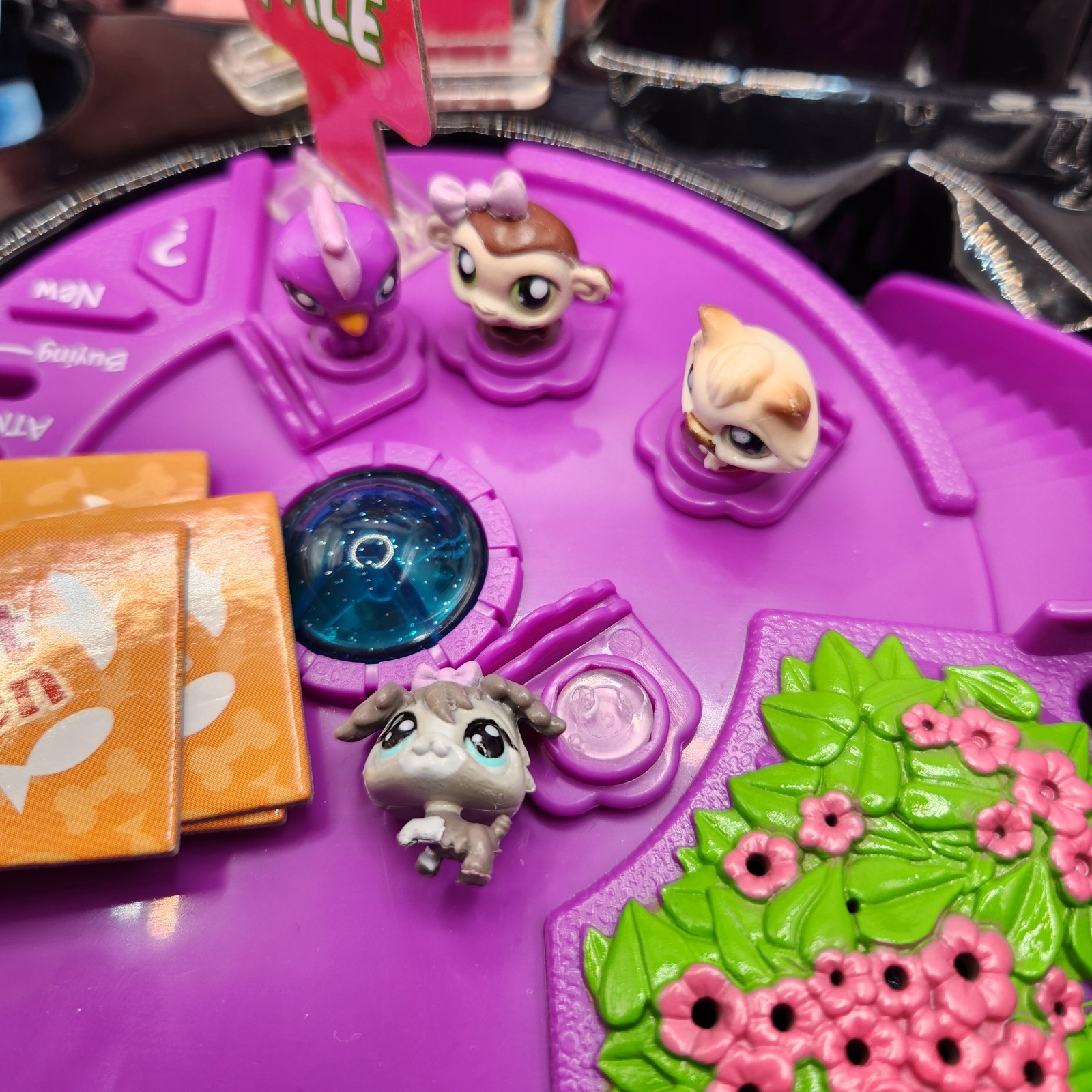 Littlest Pet Shop Mall Madness Game COMPLETE Milton Bradley Animals LPS Shopping