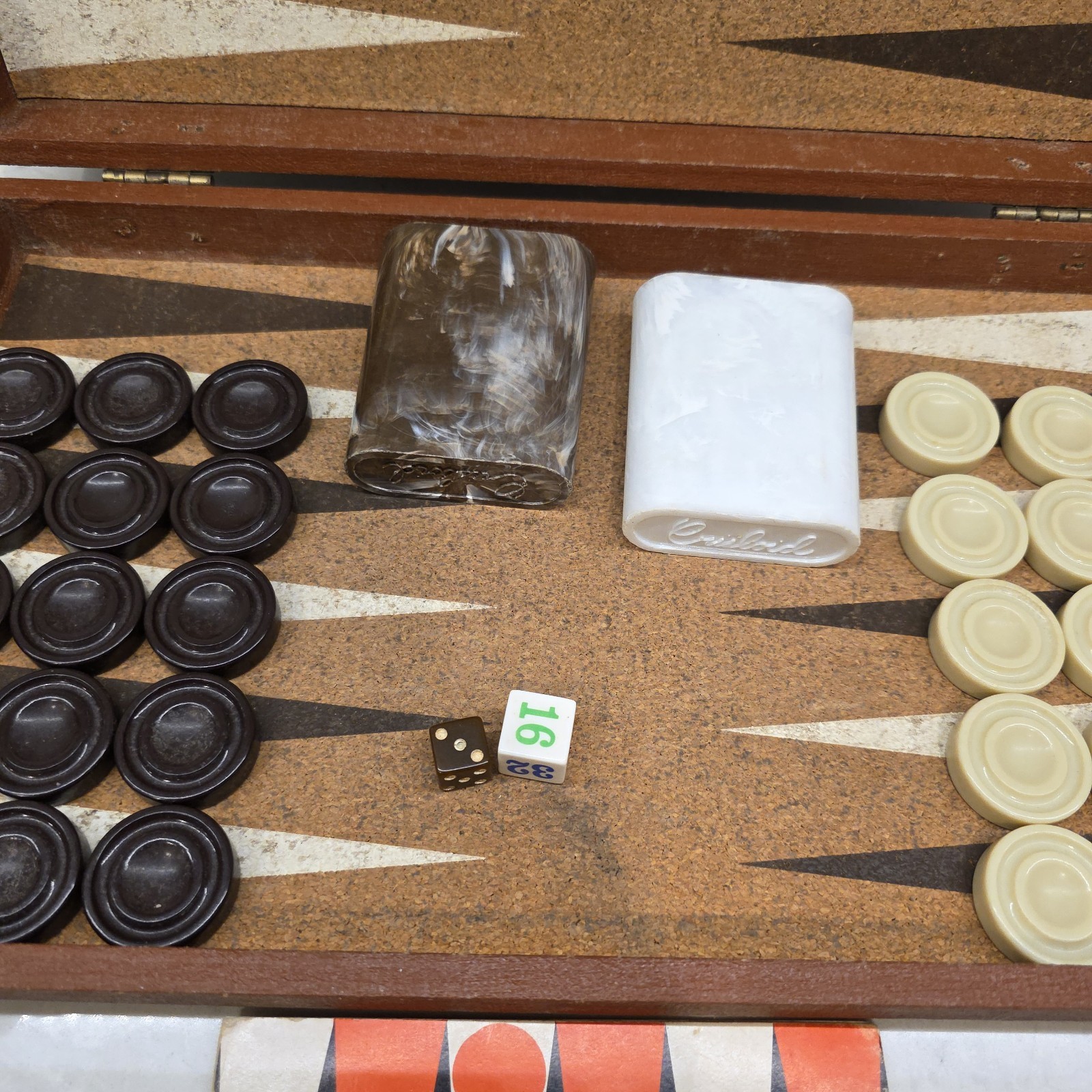 1975 Vintage CRISLOID BAKELITE Backgammon Set Brown And Beige Discs. 2 Dice.