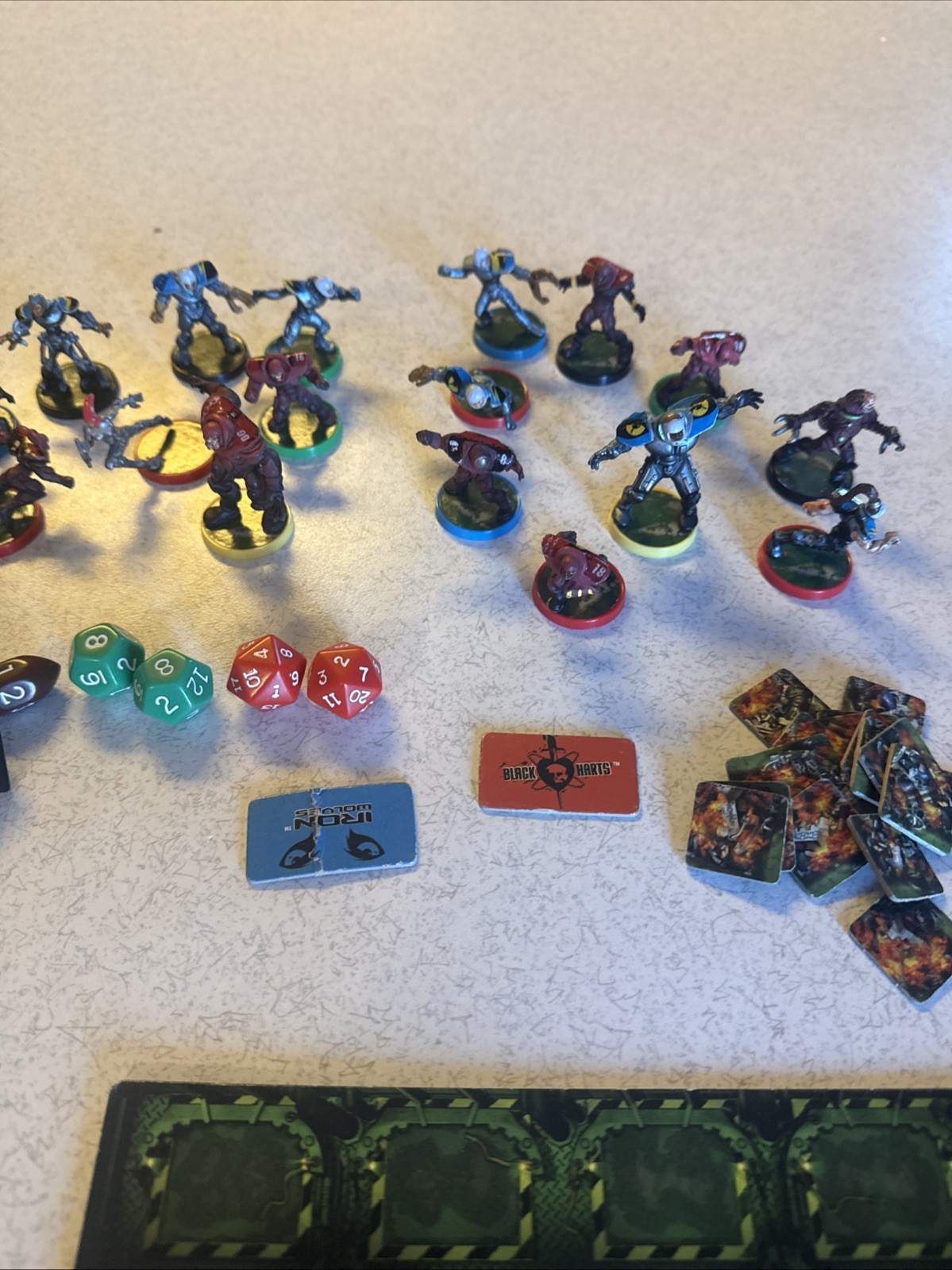Milton 2003 BATTLE BALL Football Game Replacement Parts 20 Players Dice Cards ++