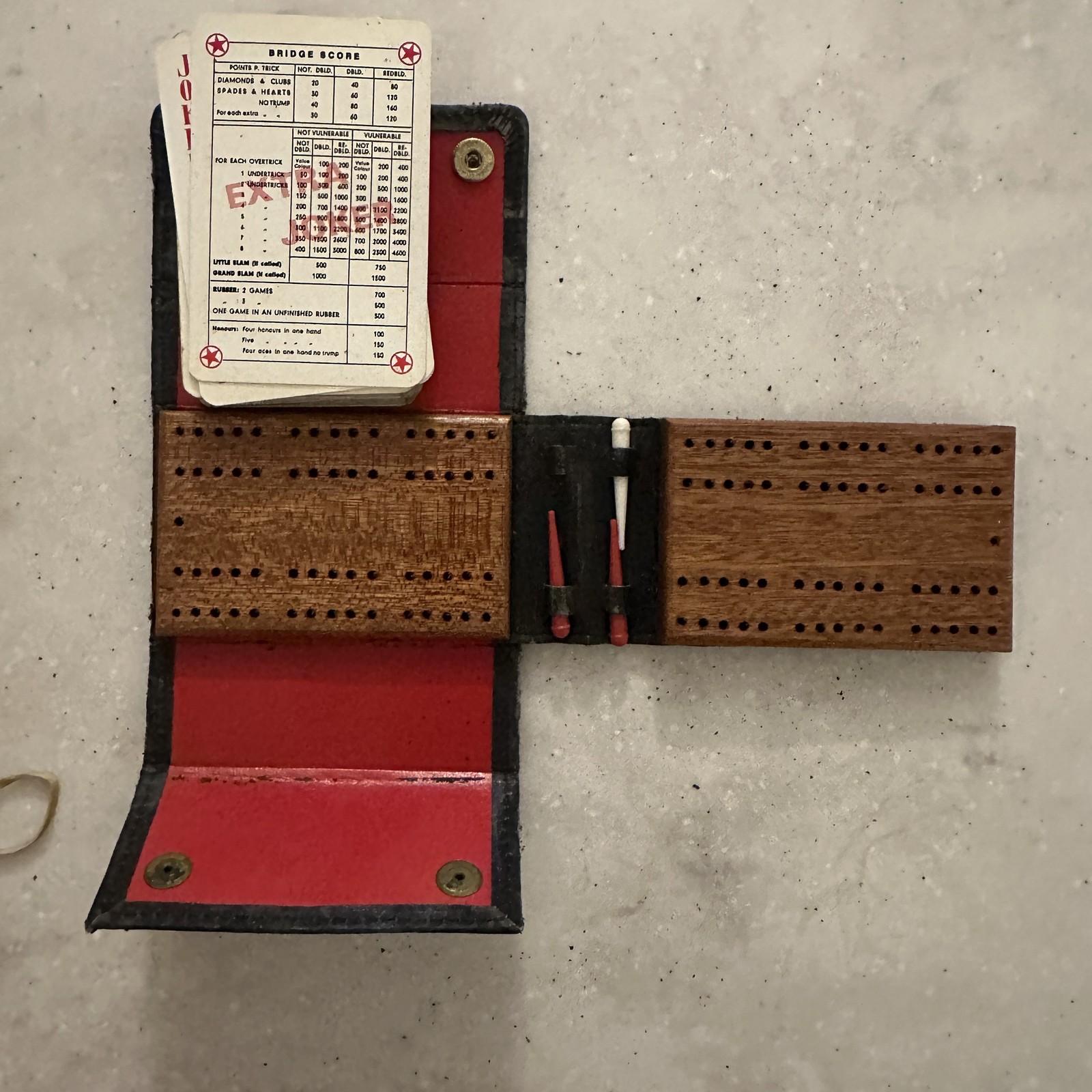 Vintage Portable Cribbage Travel Game Set Wooden Board & Pegs Black Case Red