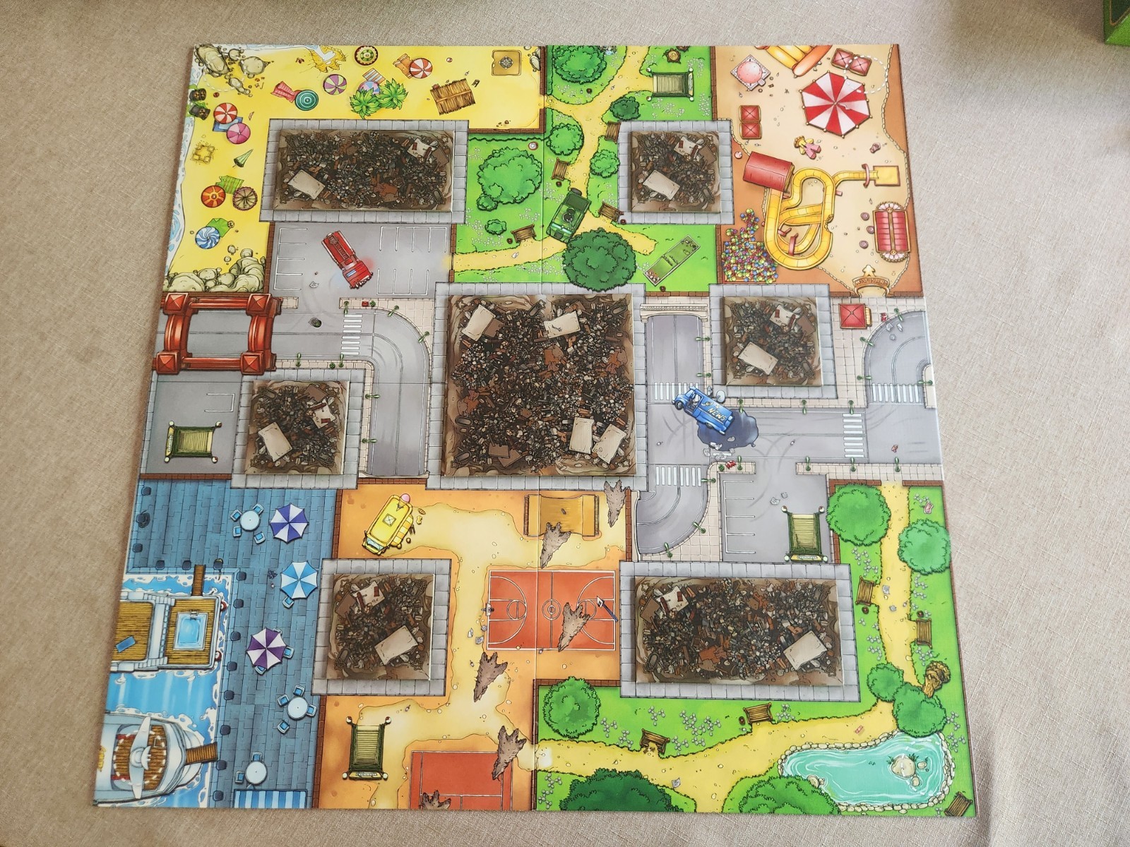 Terror in Meeple City (Rampage) Dexterity Board Game Repos 2013 RARE