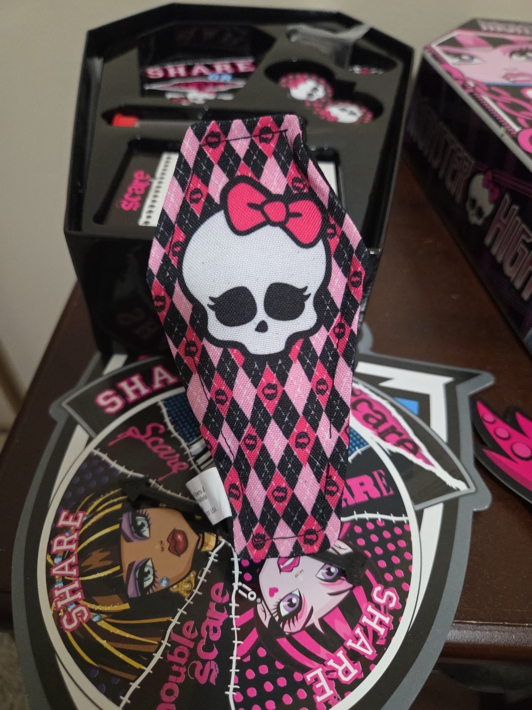 Monster High SHARE OR SCARE Board Game Spooky Game Of Dares and Secrets Ages 6+