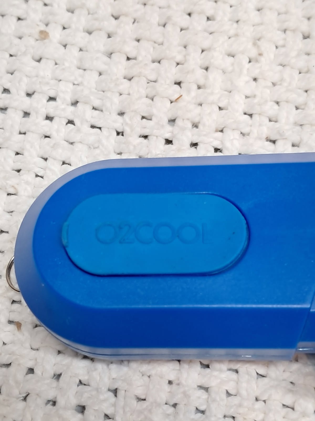 deep blue colored O2cool Pocket Carabiner Fan New batteries