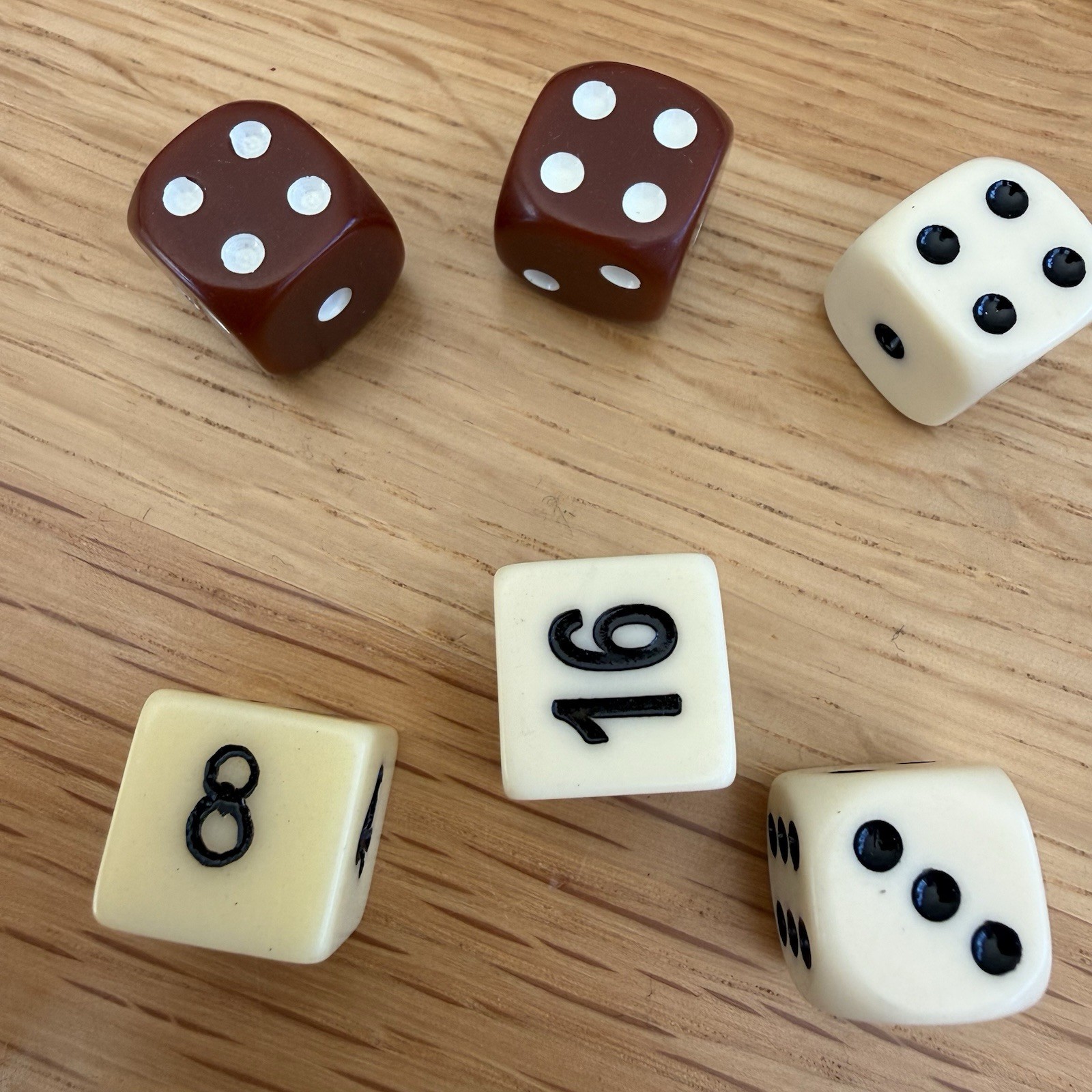 16 White And 16 Brown 1 1/8in Vintage Lowe Backgammon Checkers + Cube + 4 Dice
