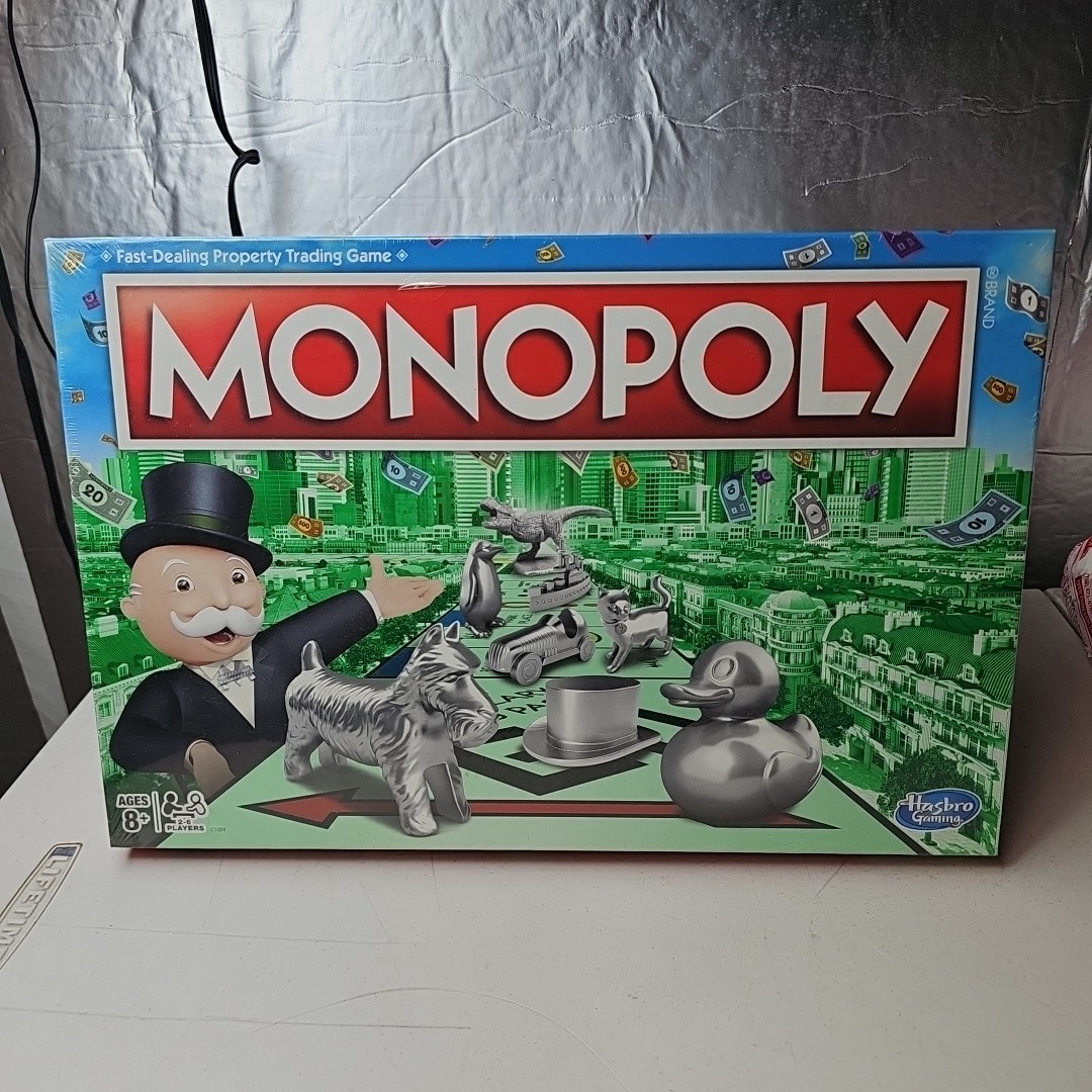 Monopoly Classic Board Game – Hasbro Gaming – Game Night – New Sealed
