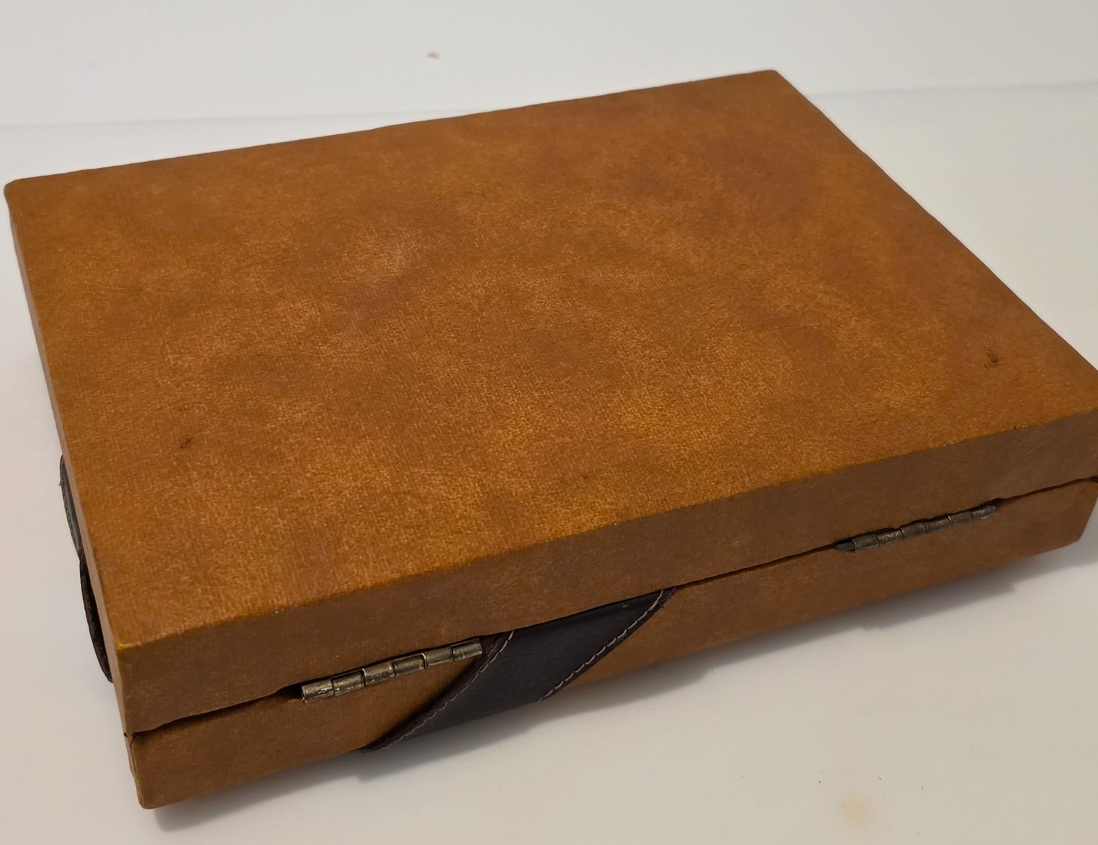 Vintage Backgammon Set Brown White Faux Leather Case Portable 9.5″x7″