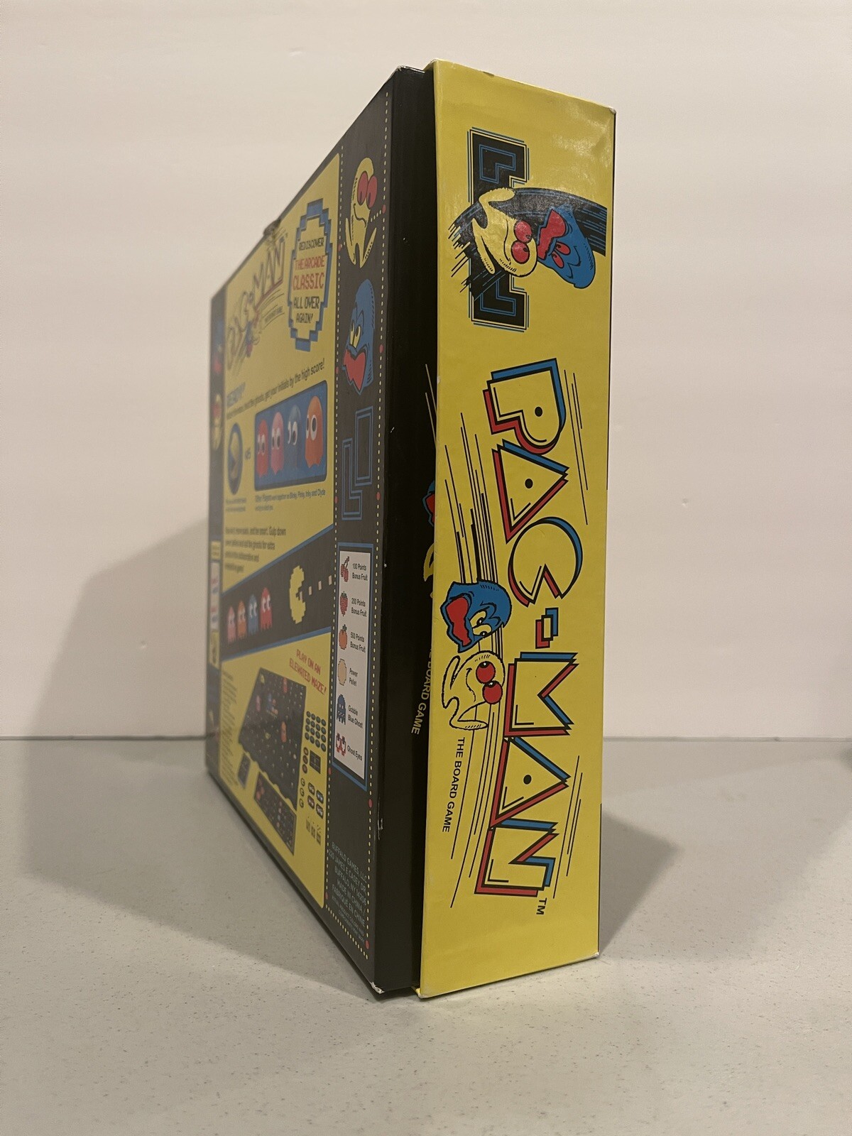 Buffalo Games Pac-Man – The Board Game Authentic Arcade Sounds Waka Waka