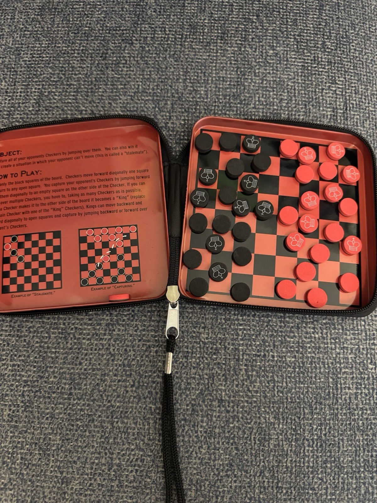 2007 CHECKERS MAGNETIC TRAVEL GAME WITH ZIPPER CARRY CASE Magnifico Go.