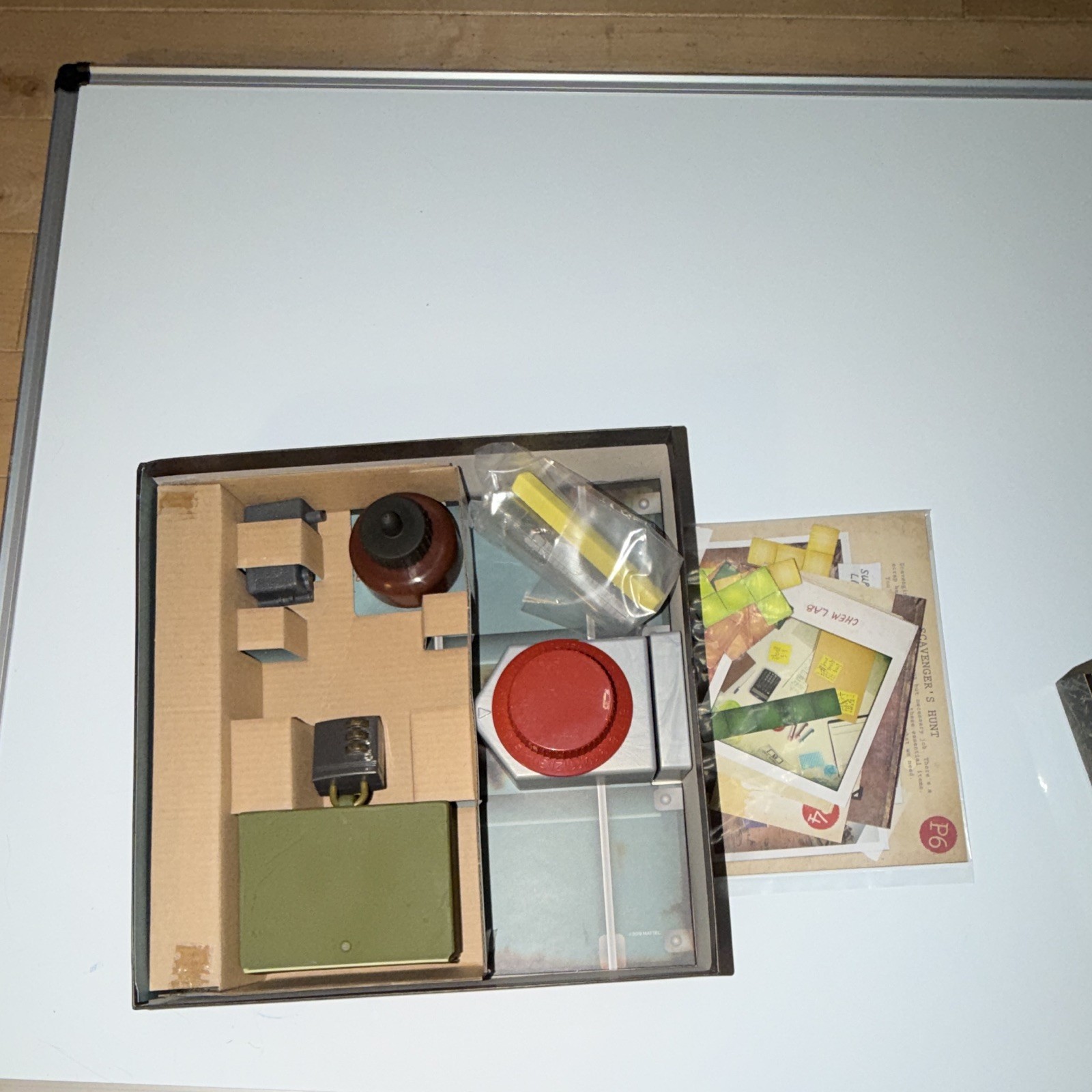 Mattel Escape Room in a Box The Walking Dead AMC 19 escape rm 2+ 13+ GNG62