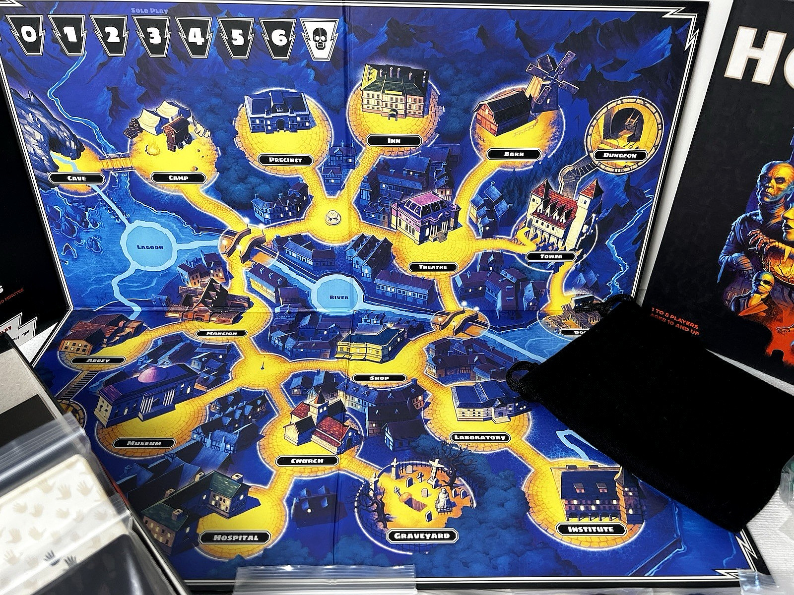 HORRIFIED: Universal Studios Monsters, co-op game, 2019 Ravensburger, COMPLETE