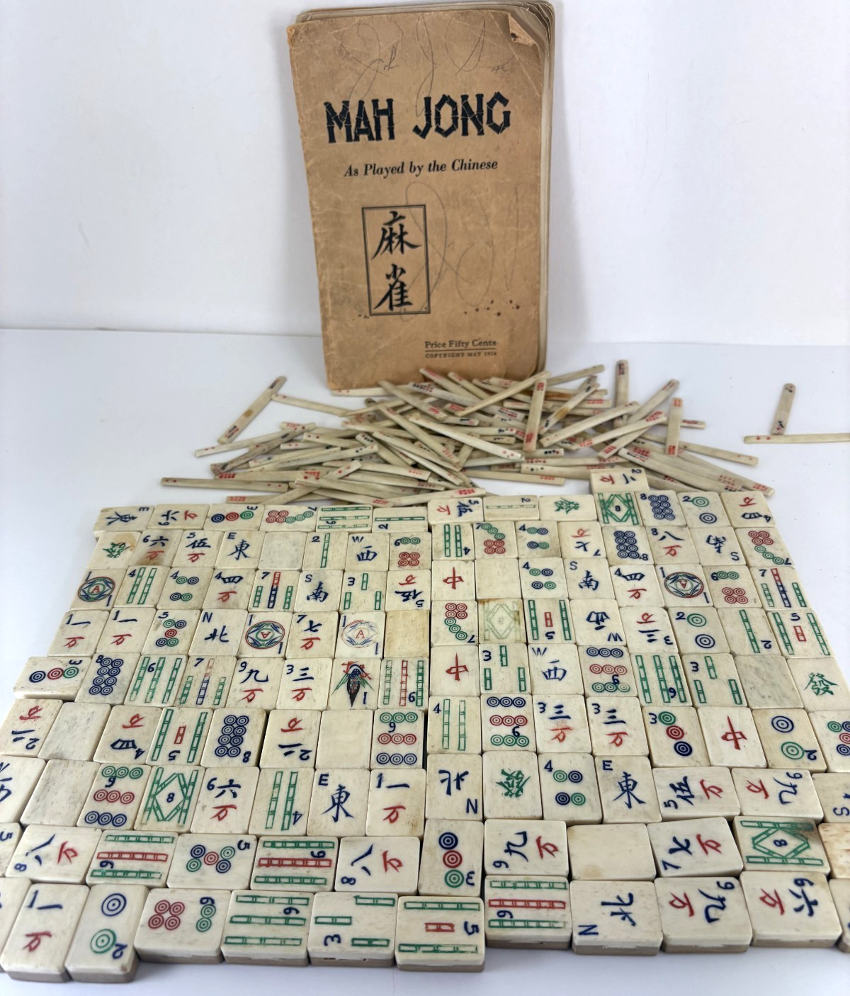 Vintage Mah Jong Set 133 Bamboo Tiles & 101 Sticks