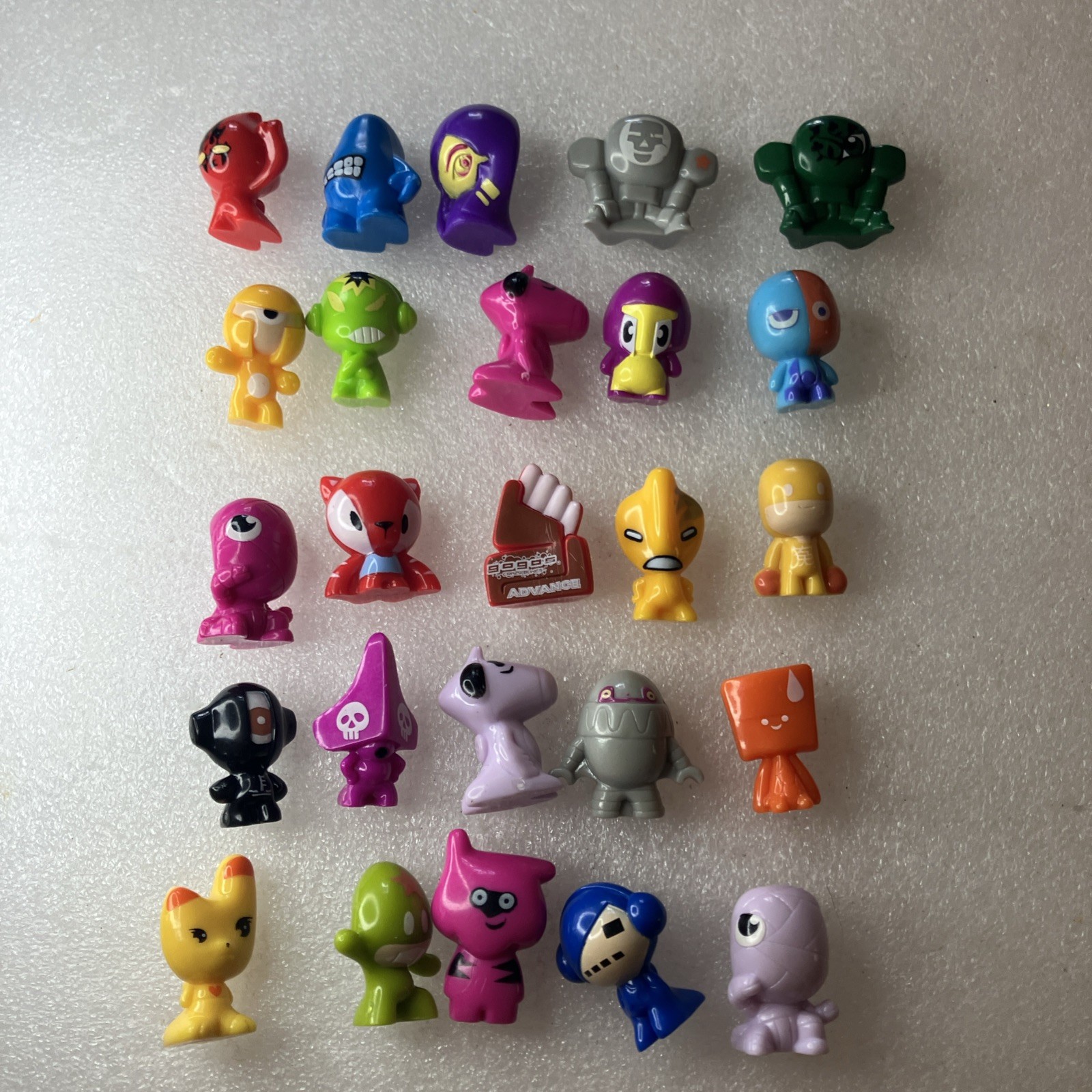 Lot of 25 Gogos Crazy Bones Figures As Shown