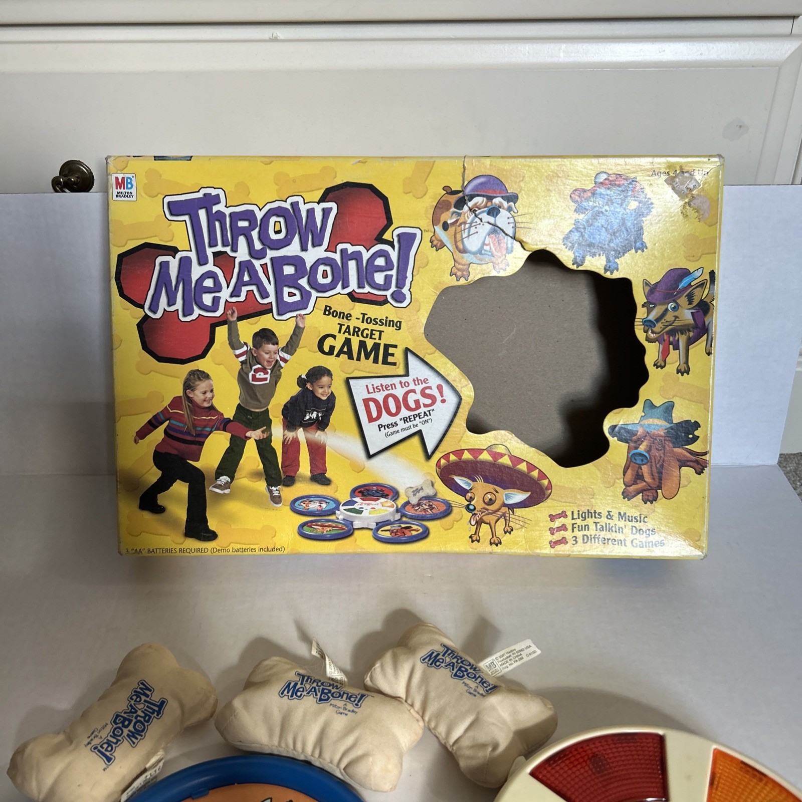Throw Me a Bone; Bone-Tossing Target Game (Milton Bradley; 2001) Complete CIB