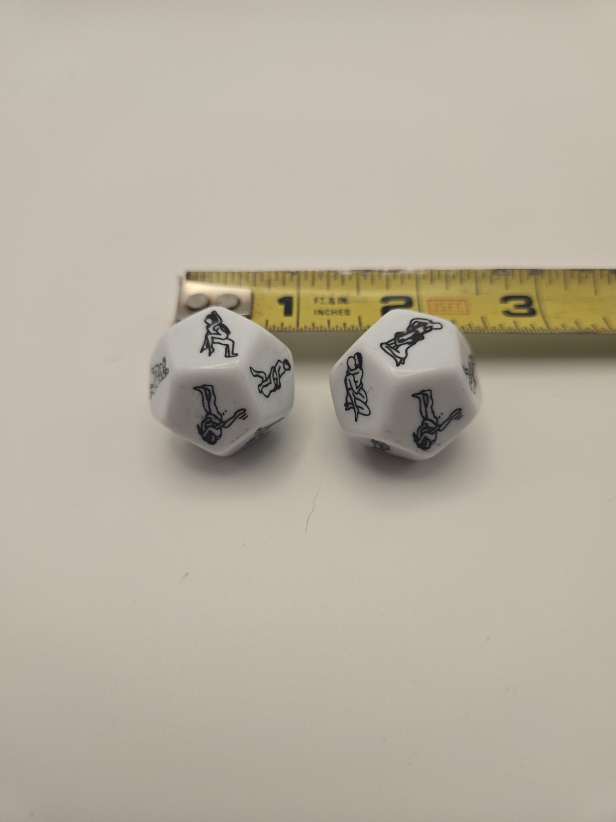 2Pcs 12 Side Sex Position Dice Bachelor Party Adult Couple Lover Novelty (7C3)
