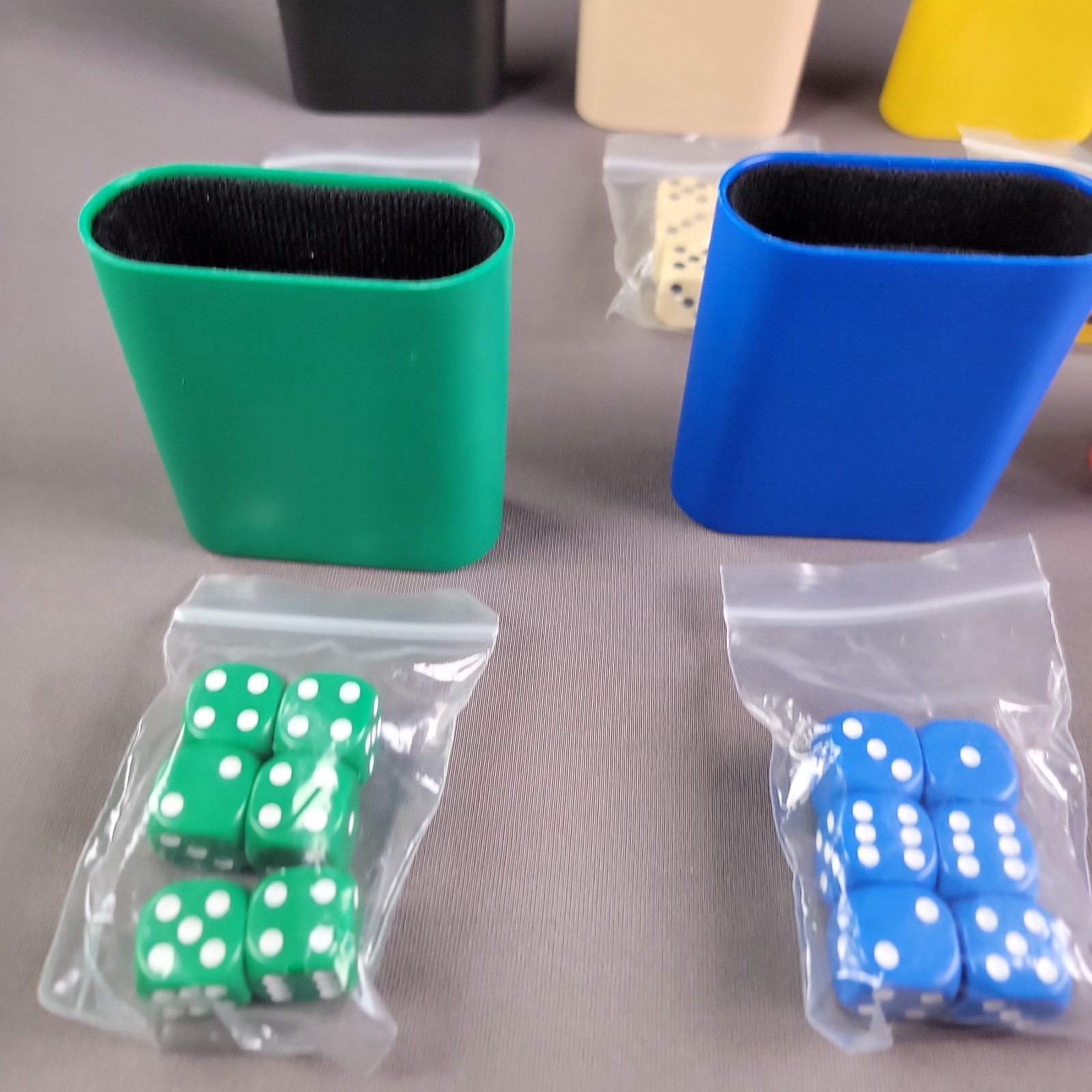 Farkel Party Dice Game Complete w. score cards & instructions original metal box