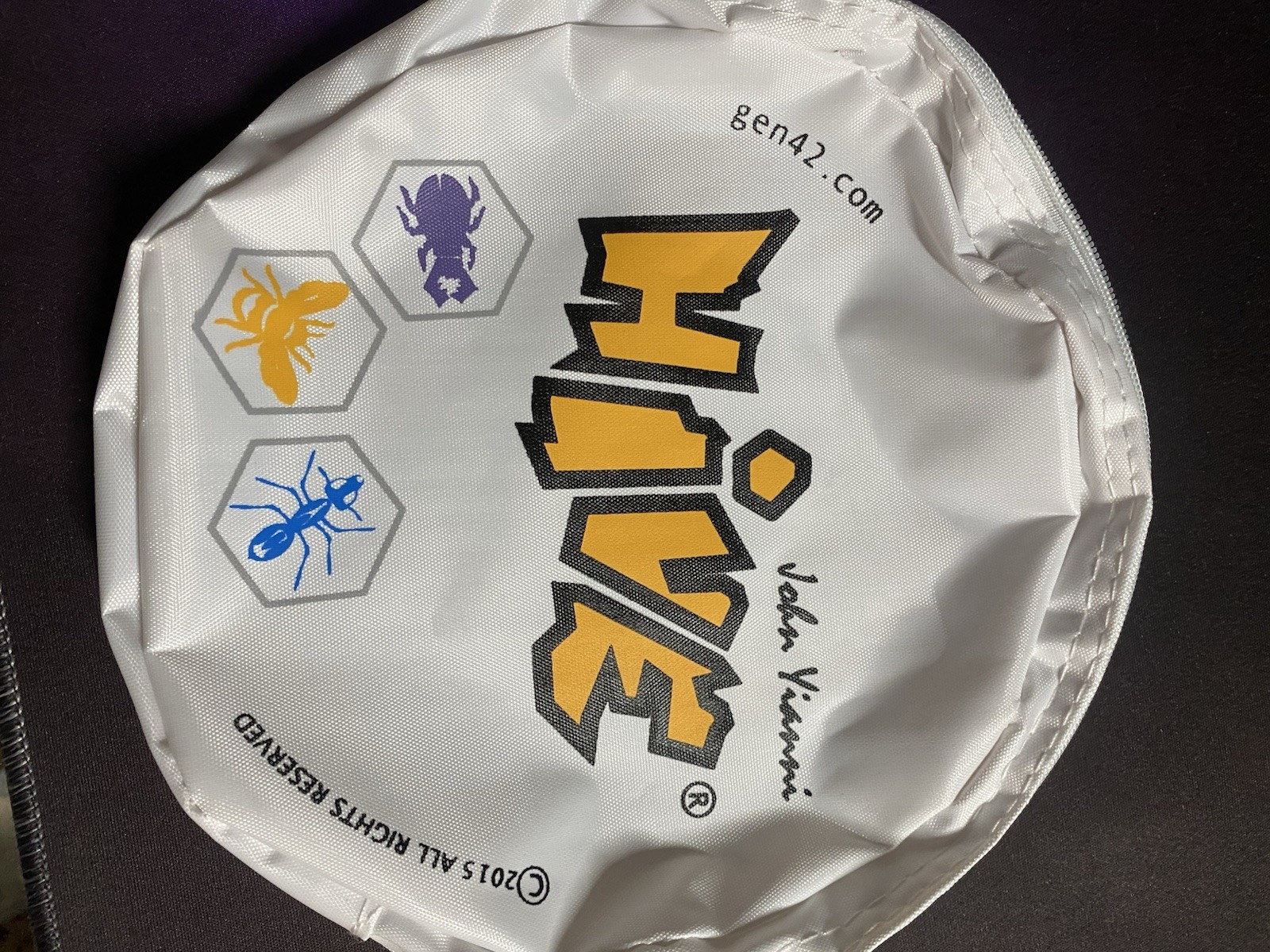 Hive Game by John Yianni Smart Zone Games – Complete – Gen42 Insects Queen Bee