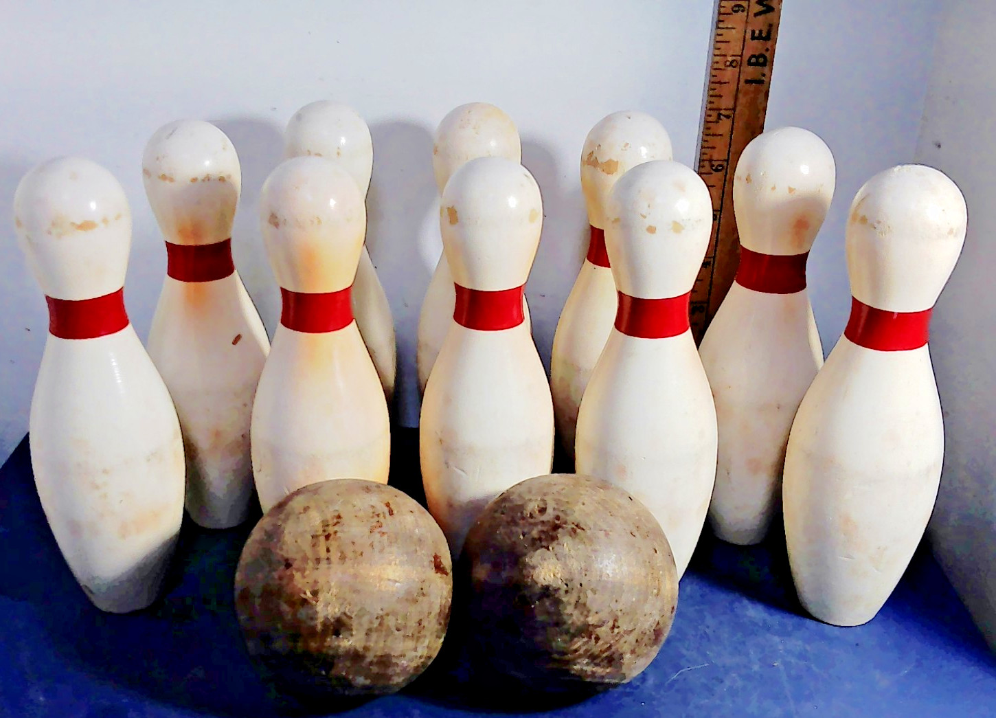 Buckeye’s Champion Line Bowling Game Wooden Pins & 2 Balls 1950’s VTG