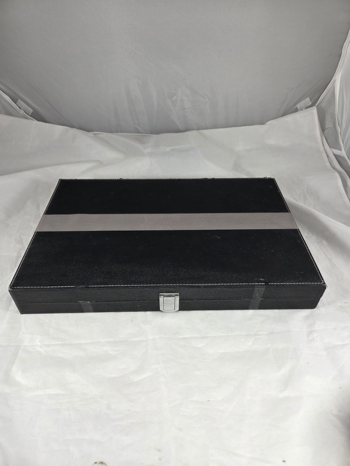 2013 CRATE AND BARREL black hard case Backgammon Travel Set, Wooden Playing Chip