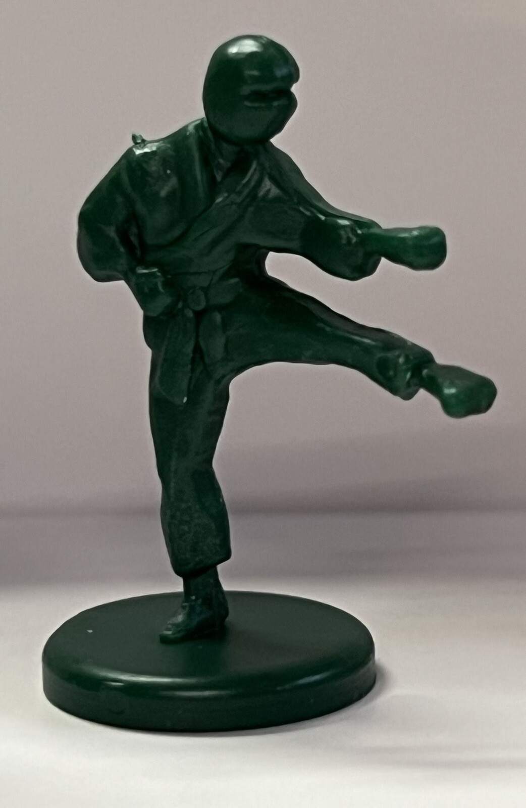 Vintage 1985 BRUCE LEE/ GREEN HORNET- 6 Set COLORED GAME PAWN PIECES UNIQUE RARE