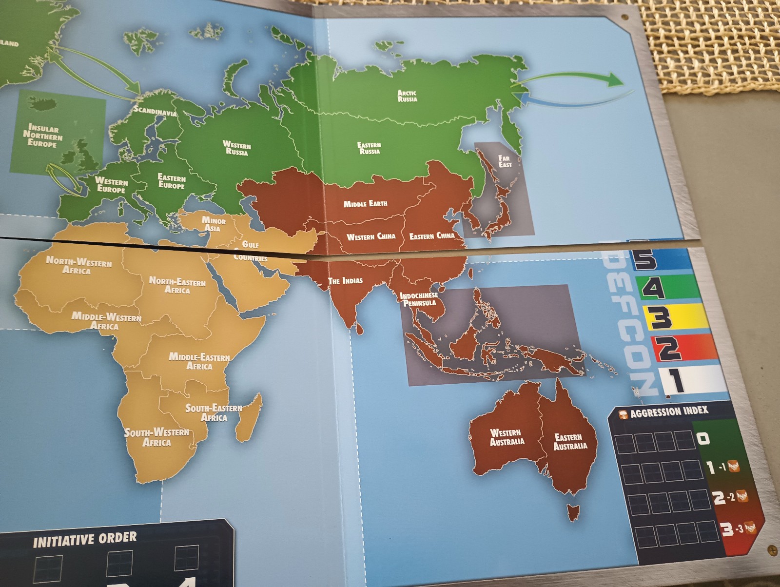 Quartermaster General: The Cold War + Bonus Defcon War Games – Used