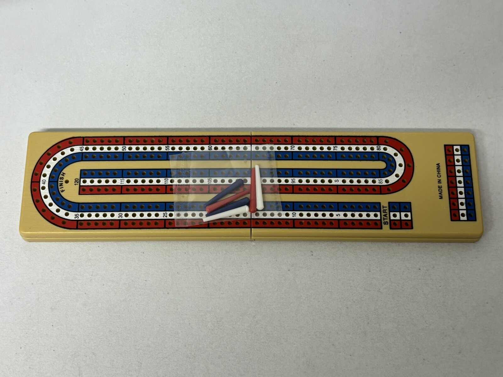 3-Track Folding Travel Plastic Cribbage Board Game with 6 Plastic Pegs – New!