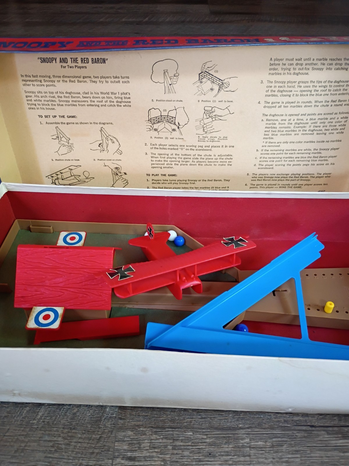 1970 Milton Bradley Snoopy and the Red Baron Skill and Action Game Peanuts 7& Up