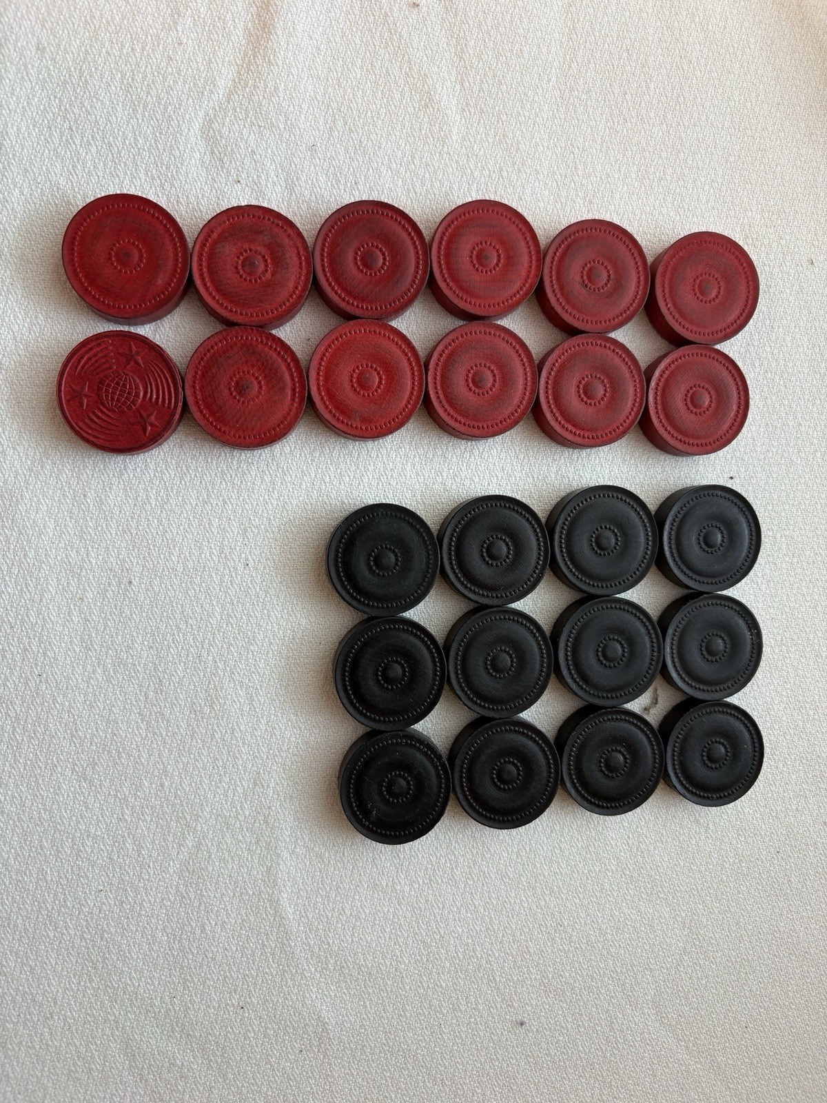 VTG Wooden Halsam Comet 518/24 Checkers Set 24 Pieces Red Black 1 1/8″ U.S.A.