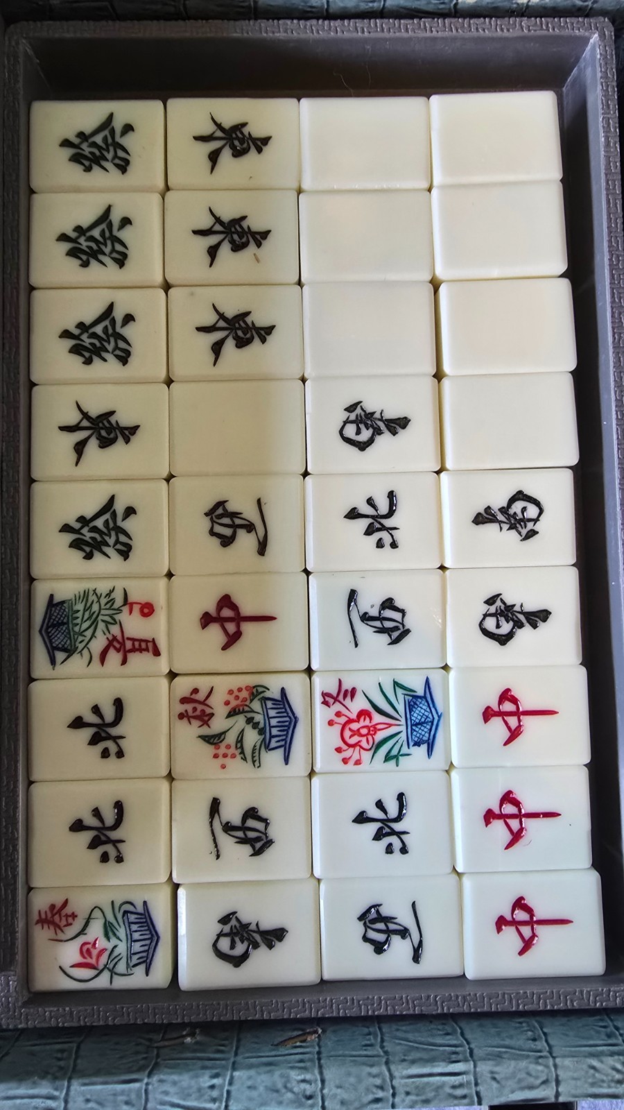 Vintage Japanese SHOWA ERA MAHJONG Set in OG Case Bamboo Backings w/ Pieces