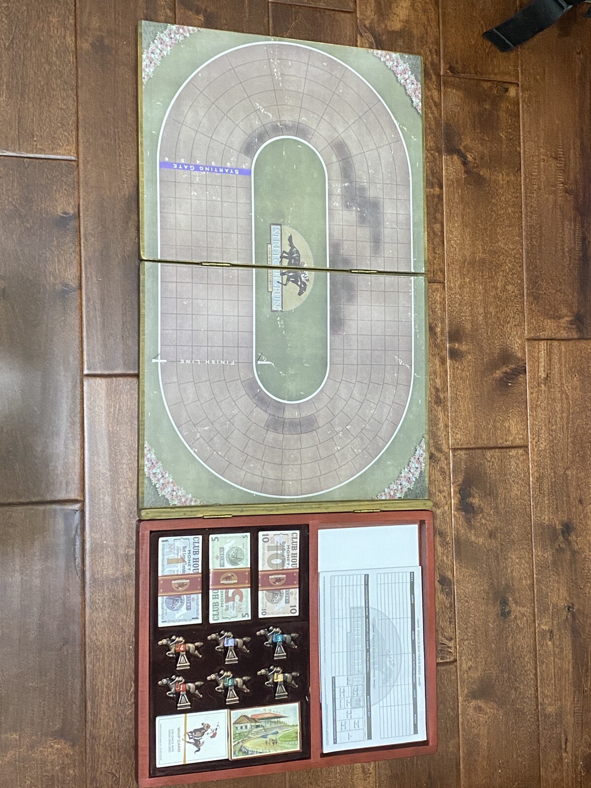 Tommy Bahama Branded Stretch Run Old Century Horse Racing Complete Board Game