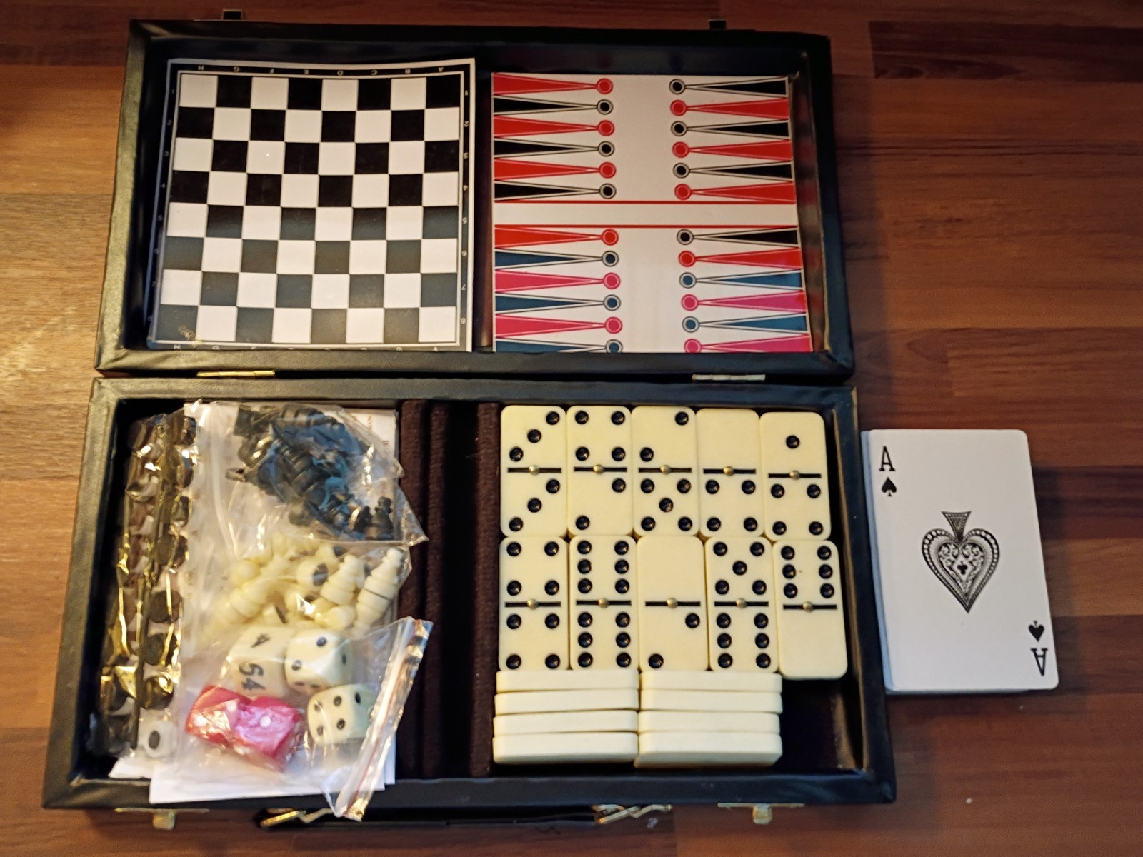 5 in 1 Magnetic Mini Travel Game Set w/ Faux Leather Carrying Case – Retro Games