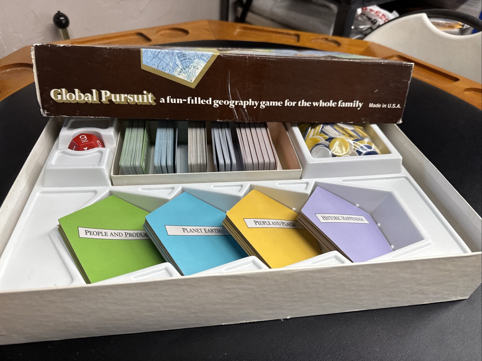 Global Pursuit National Geographic Game Board Game 1987 Complete With Map