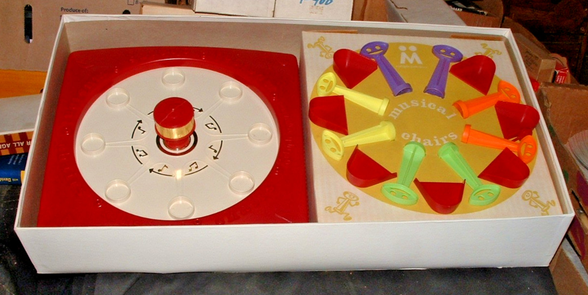 Vintage 1967 MUSICAL CHAIRS Game Multiple Toymakers Company COMPLETE Excellent