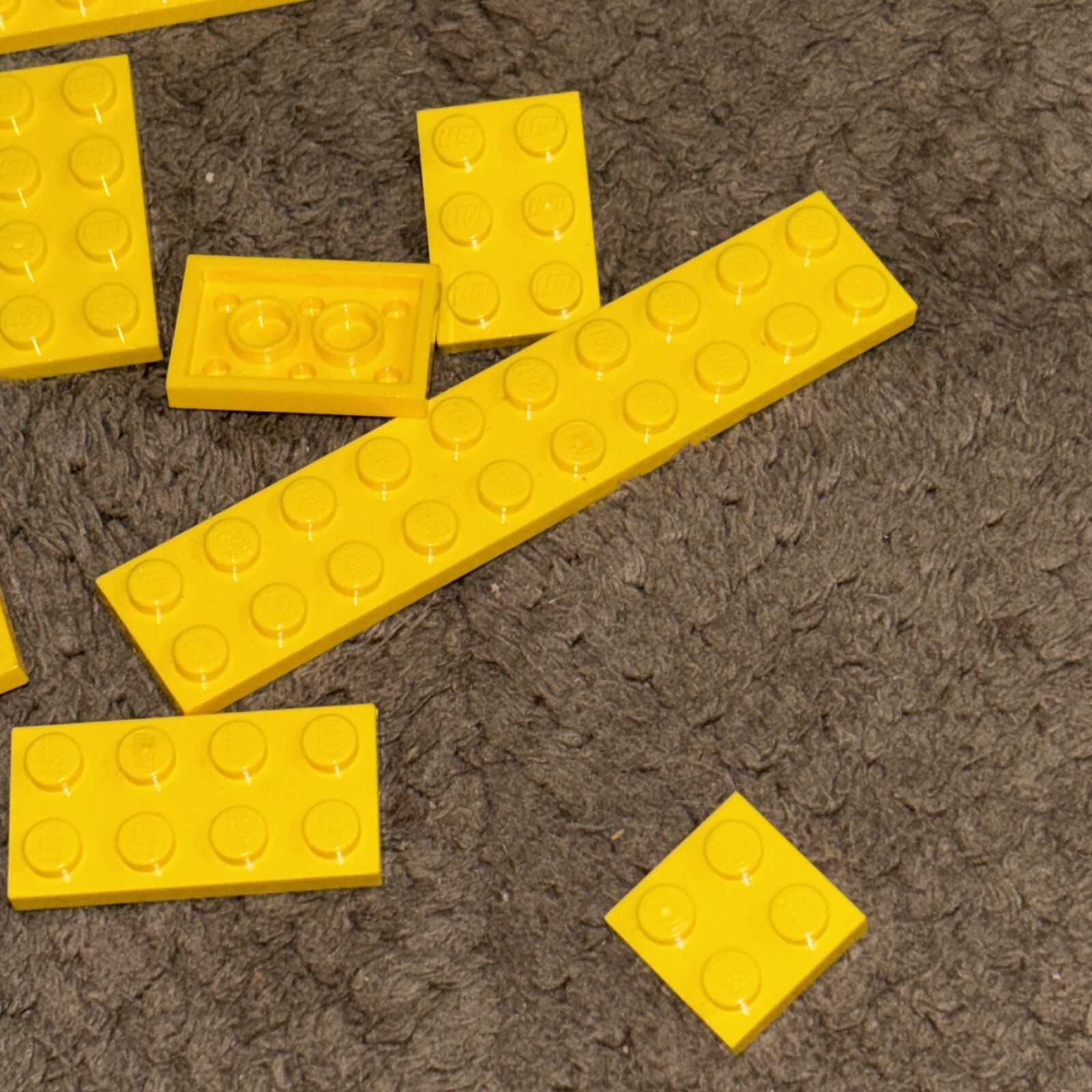 Lego Lot of Yellow Bricks – Please Read Description – Lot 240