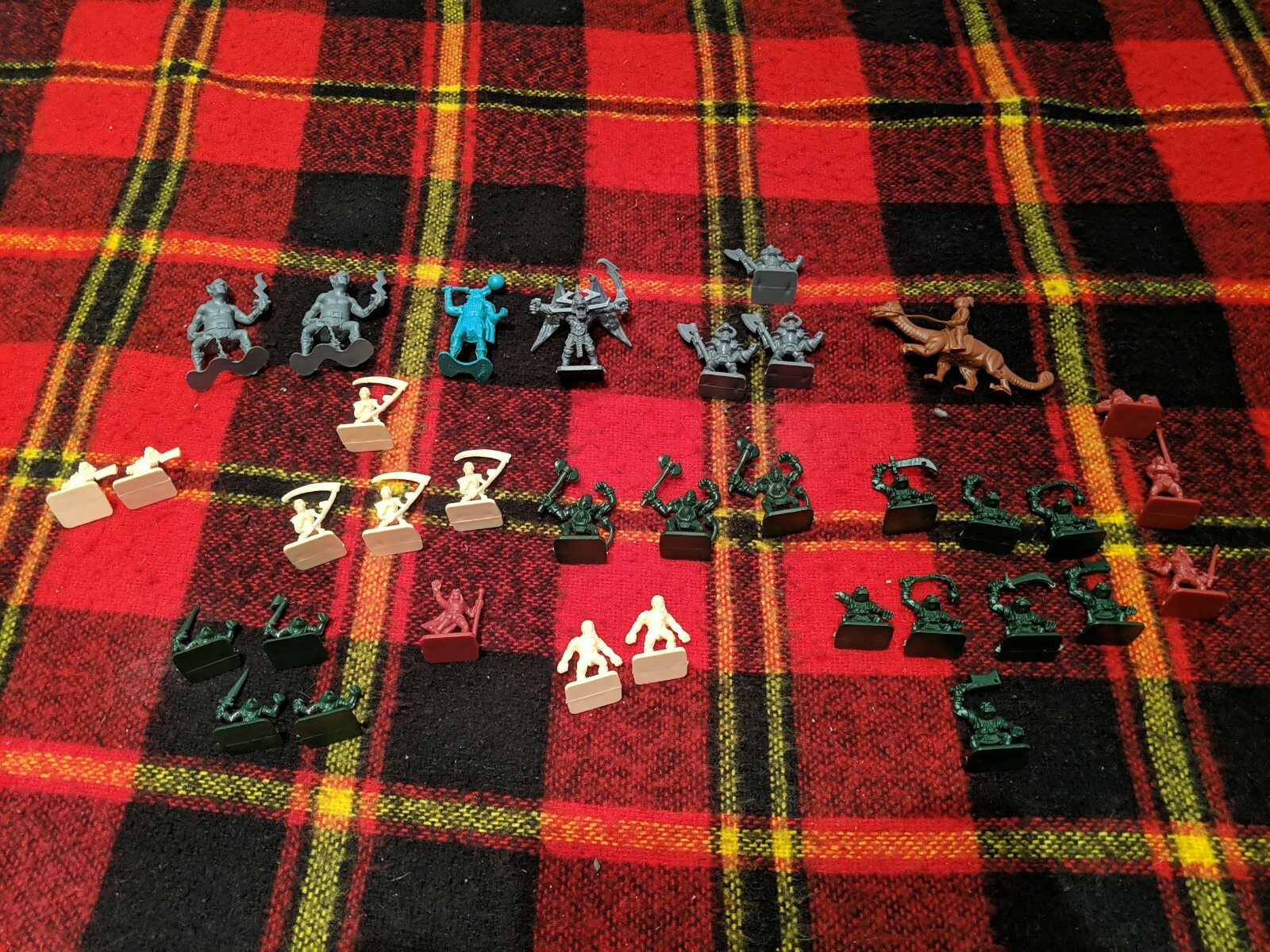HEROQUEST Replacement Cards, Furniture, Figures (See pic 2 for more) incomplete
