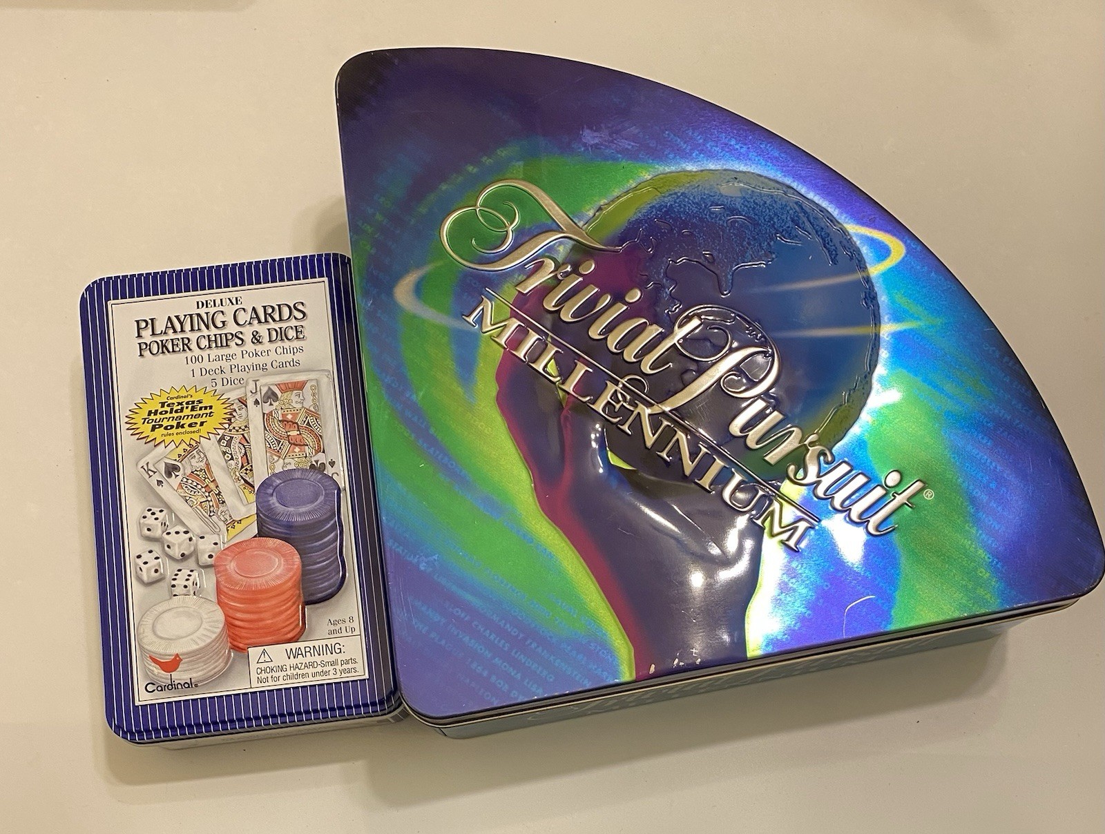 Trivial PURSUIT Millennium EDITION- Cards, POKER, Chips & DICE In TIN Both EUC