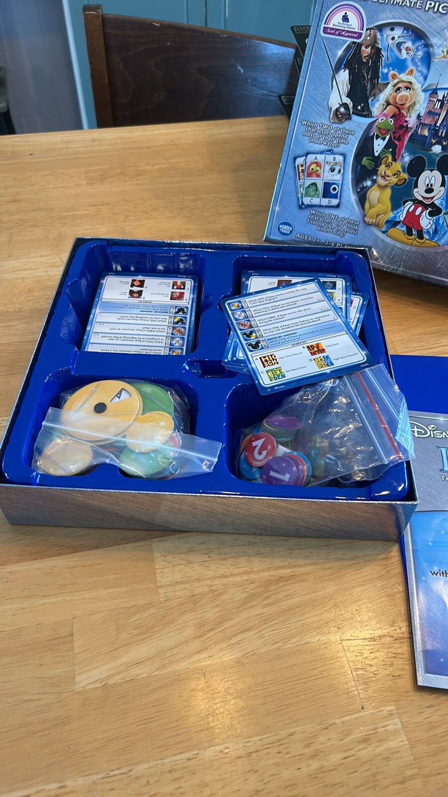 Pictopia Disney Edition Board Game Picture Trivia Family Ages 7+ 2-6 Players