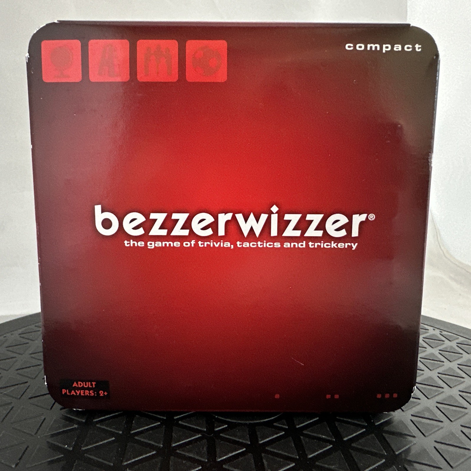 BEZZERWIZZER COMPACT THE GAME OF TRIVIA, TACTICS AND TRICKERY 100% COMPLETE 2011
