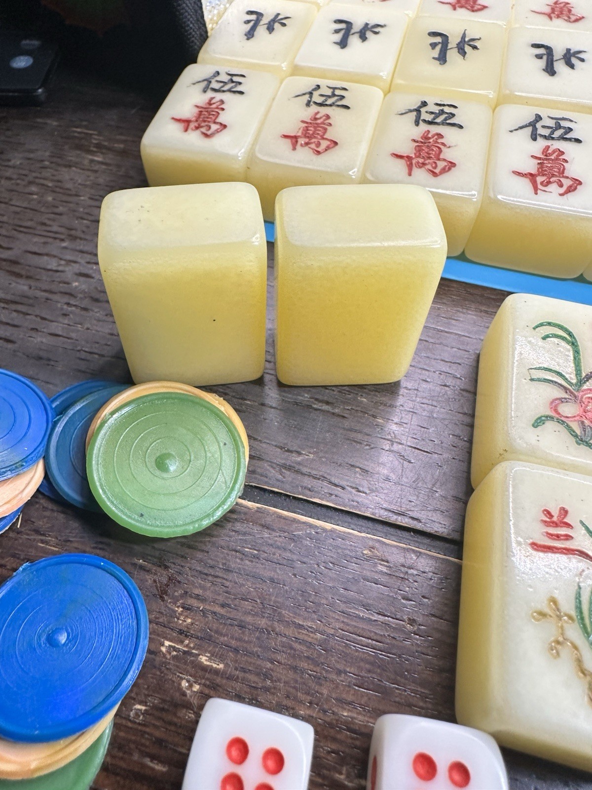 Vintage Premium/Deluxe Boxed Mahjong Tiles