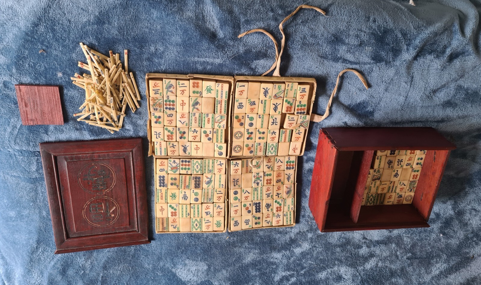 Mahjong Antique BOVINE BONE & BAMBOO MAH JONG Jongg 148 TILES 96 Pegs c.1920s