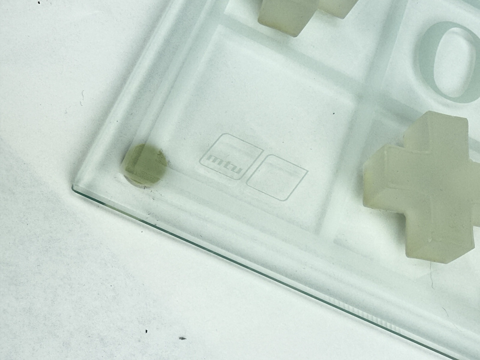 Detroit Diesel/mtu Branded Tic Tac Toe Set, Glass Board Frosted pieces