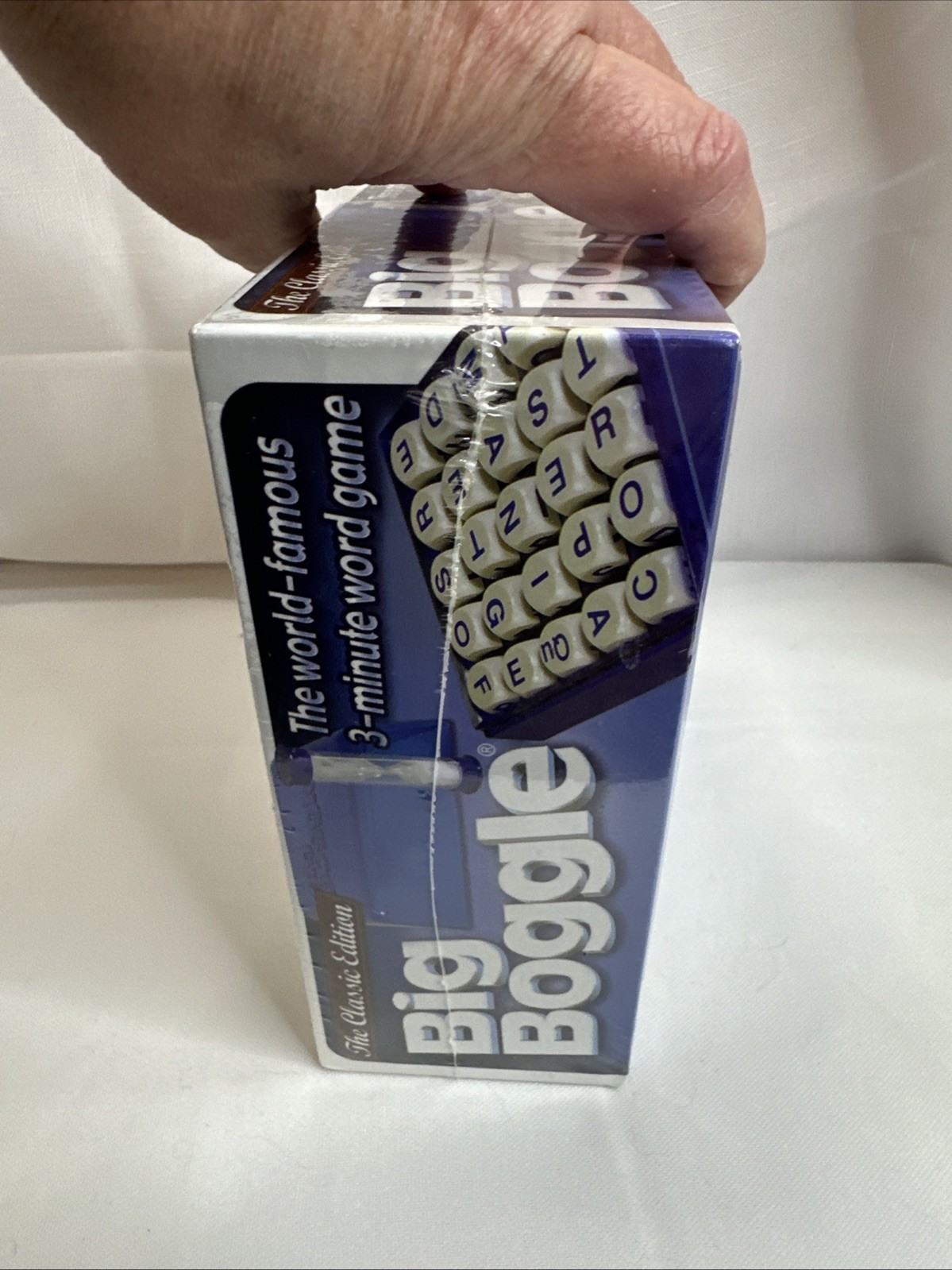 BIG BOGGLE Classic Edition Word Game – Family Game Night Kids 8+ & Adults