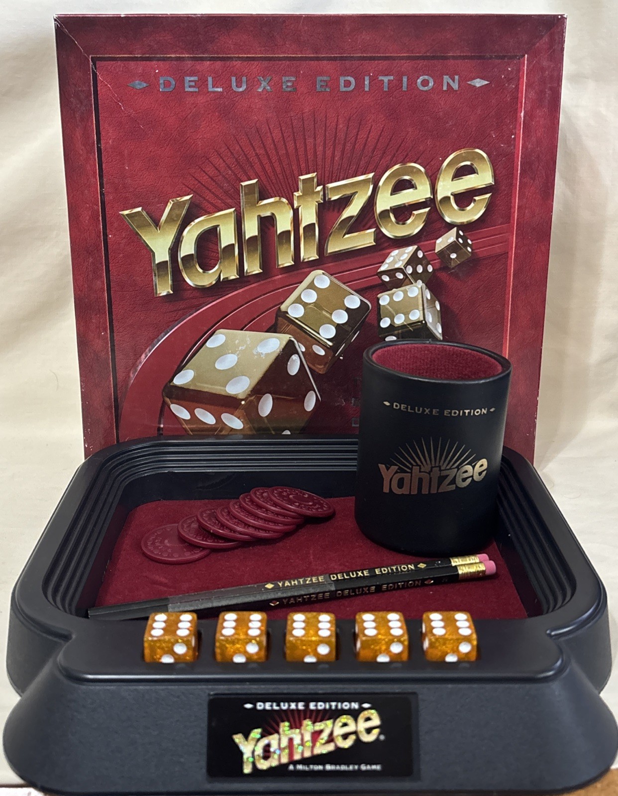 Yahtzee Deluxe Edition Board Game – Milton Bradley 1997 – Complete