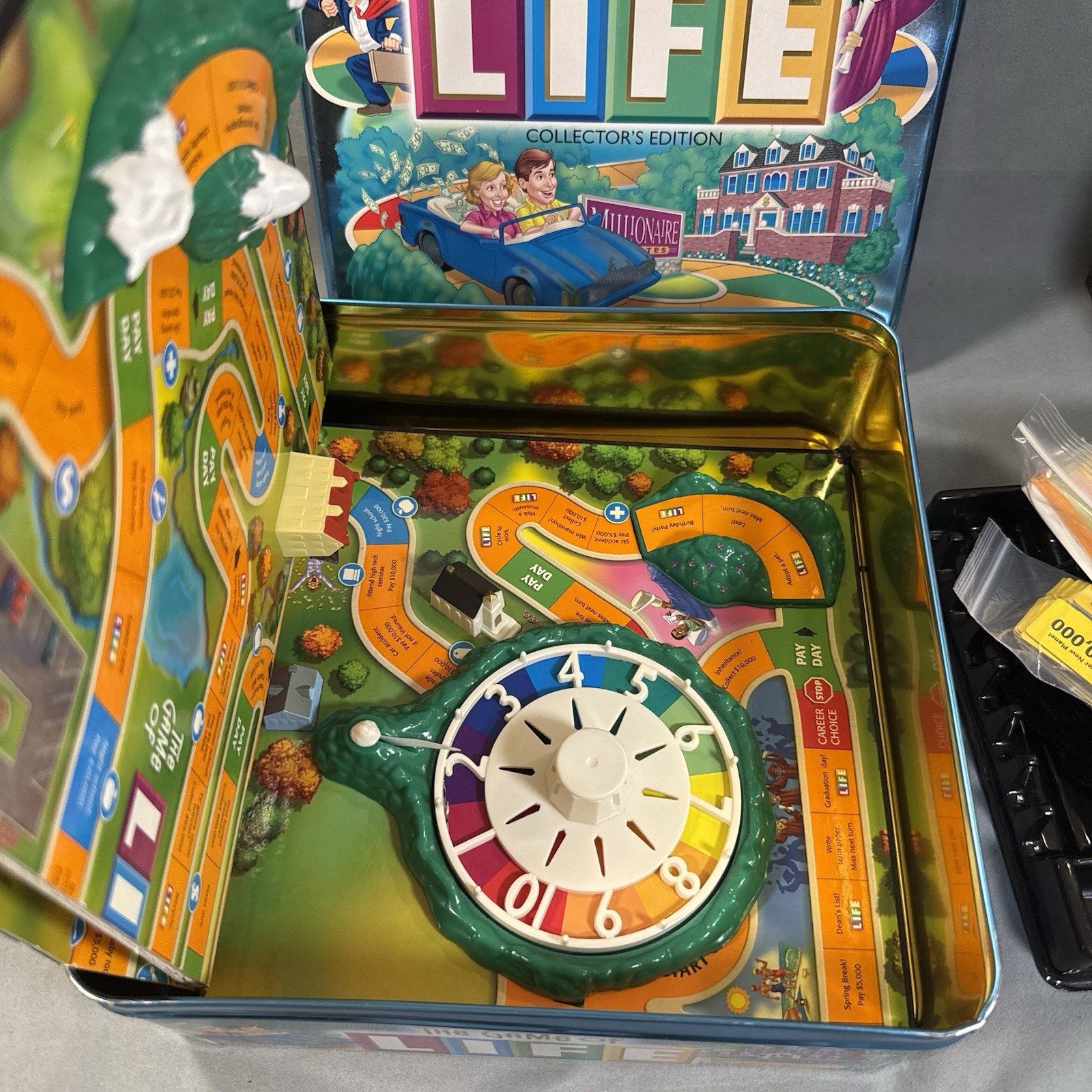 The Game of Life Collector’s Edition Tin. 100% COMPLETE MB Great Condition.