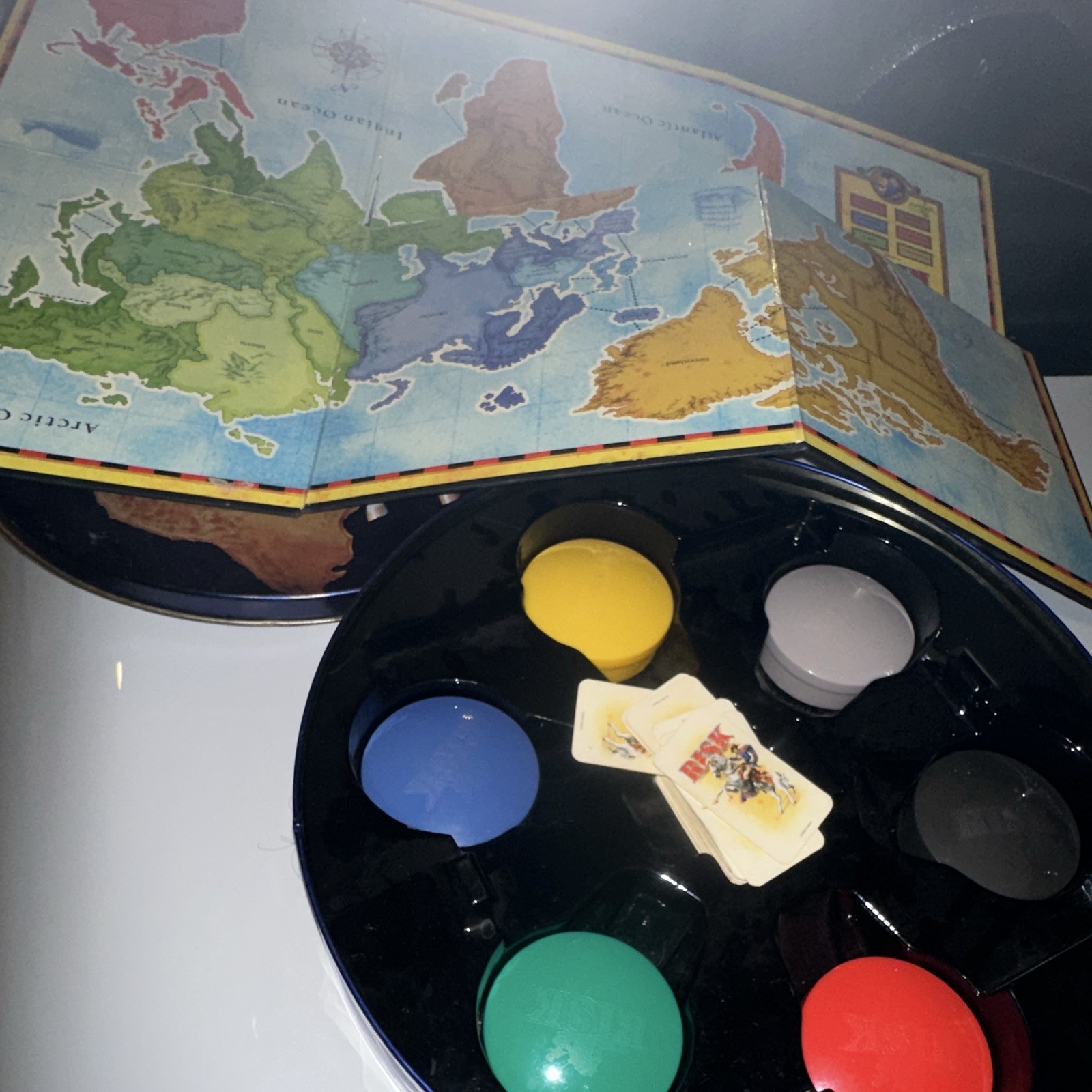 Risk Global Domination Travel Strategy Board Game COLLECTORS TIN 2 Players 10+
