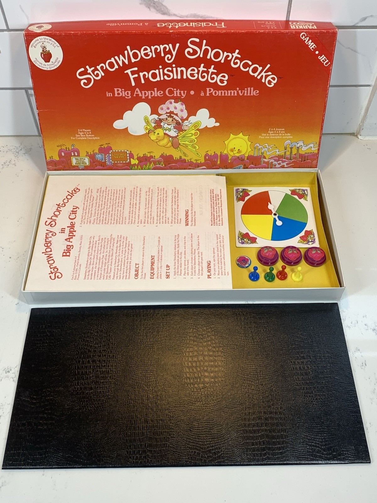 Vintage 1981 Strawberry Shortcake In Big Apple City Complete Excellent Shape!