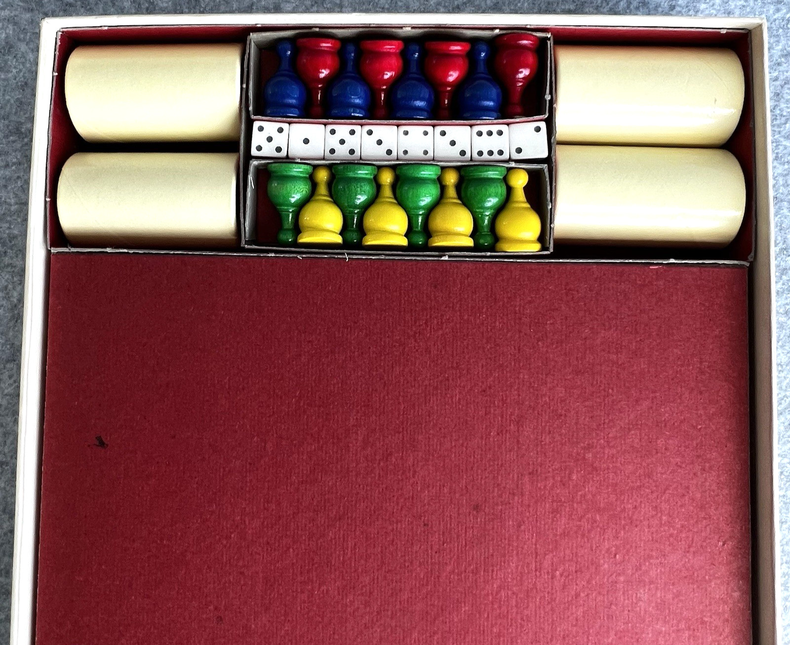 PARCHEESI Deluxe Edition 1975 Vintage Game Royal Game of India Complete Clean