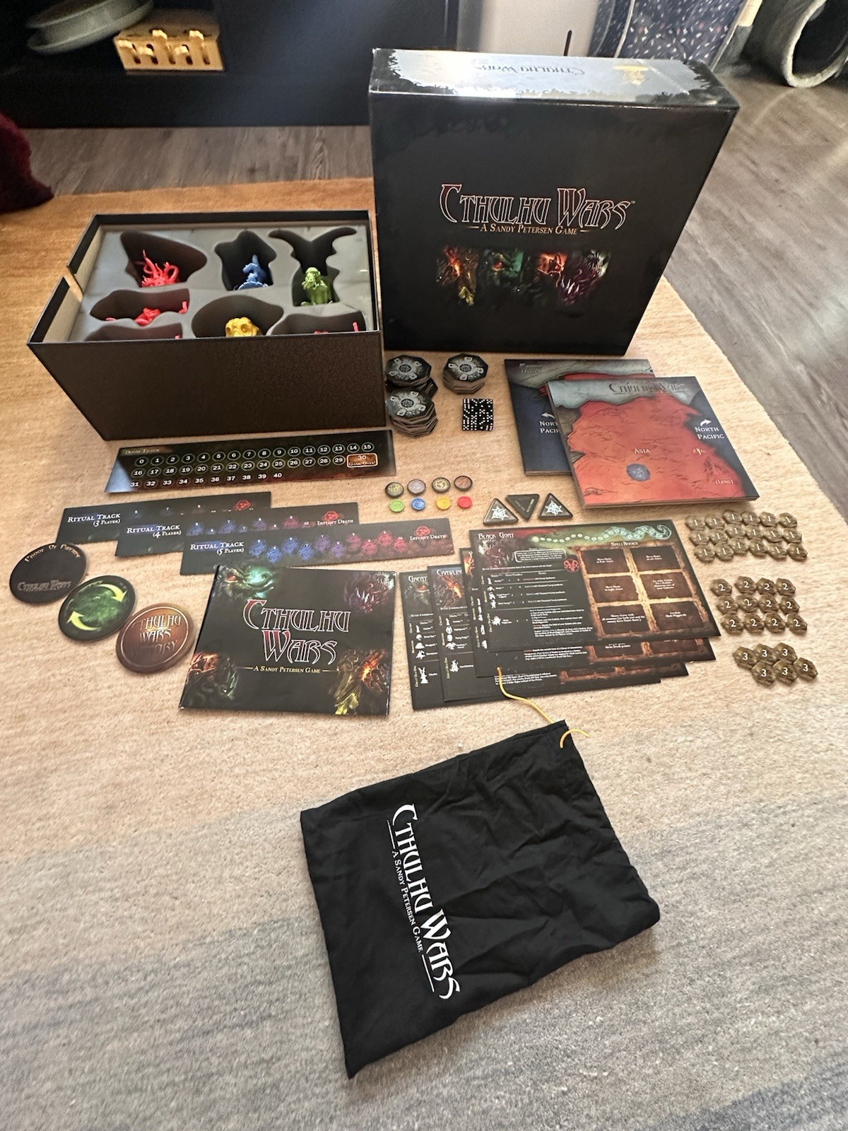 Cthulhu Wars Board Game First Edition Core Set – Complete, Open, Damaged Insert