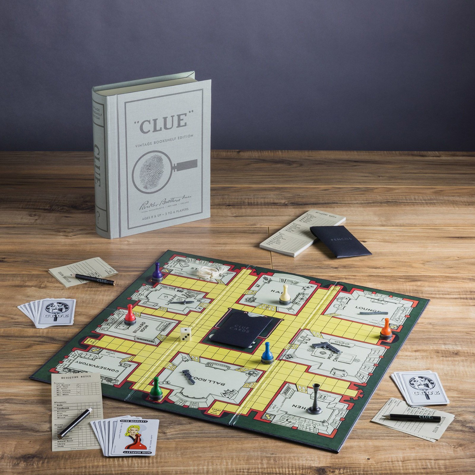 WS Game Company – Clue Vintage Bookshelf Game – 21430